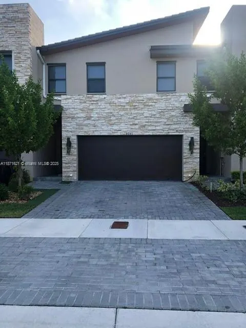 8045 NW 105th Ct