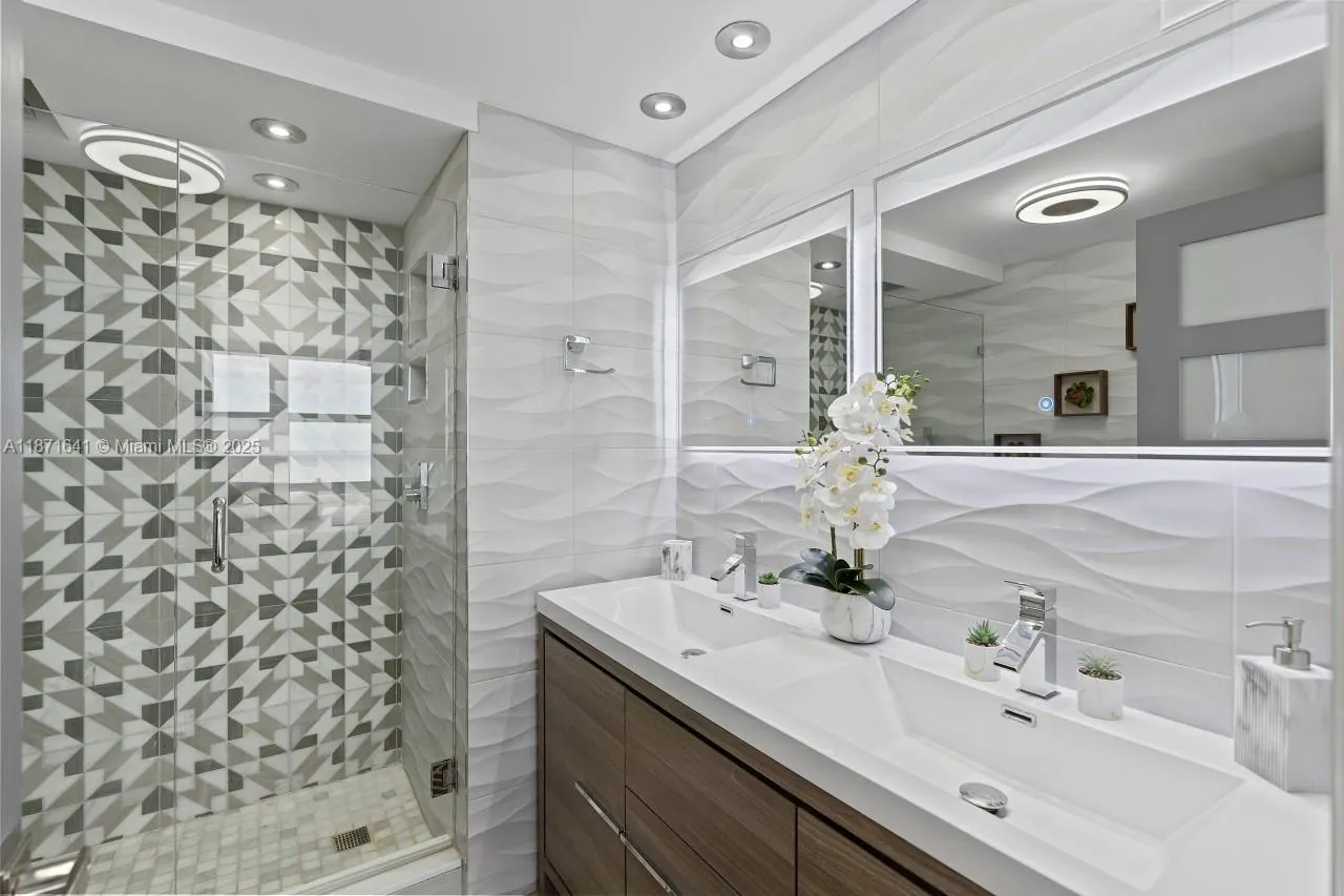 2841 N Ocean Blvd, #1402