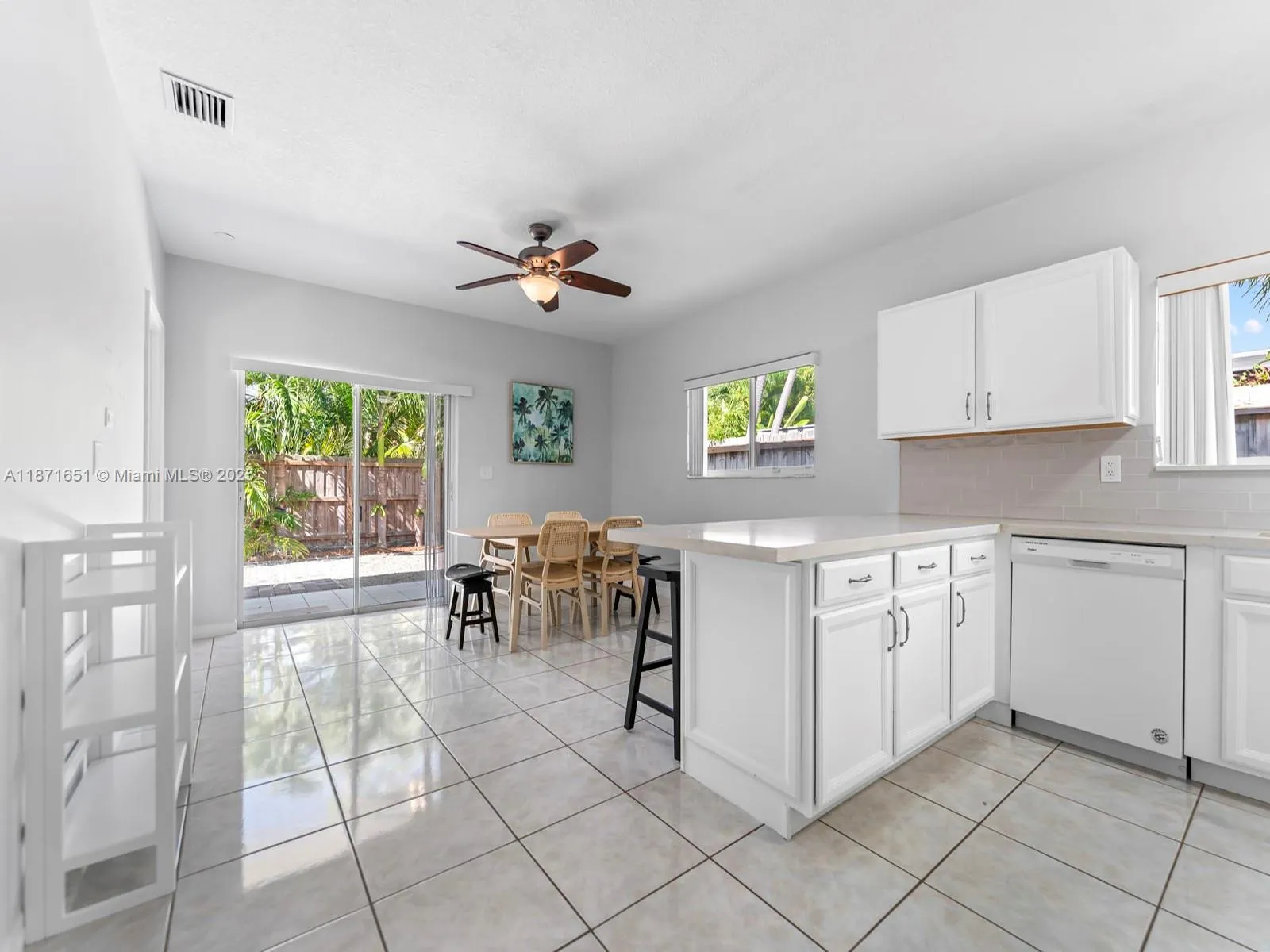 6 SE Marlin Ave