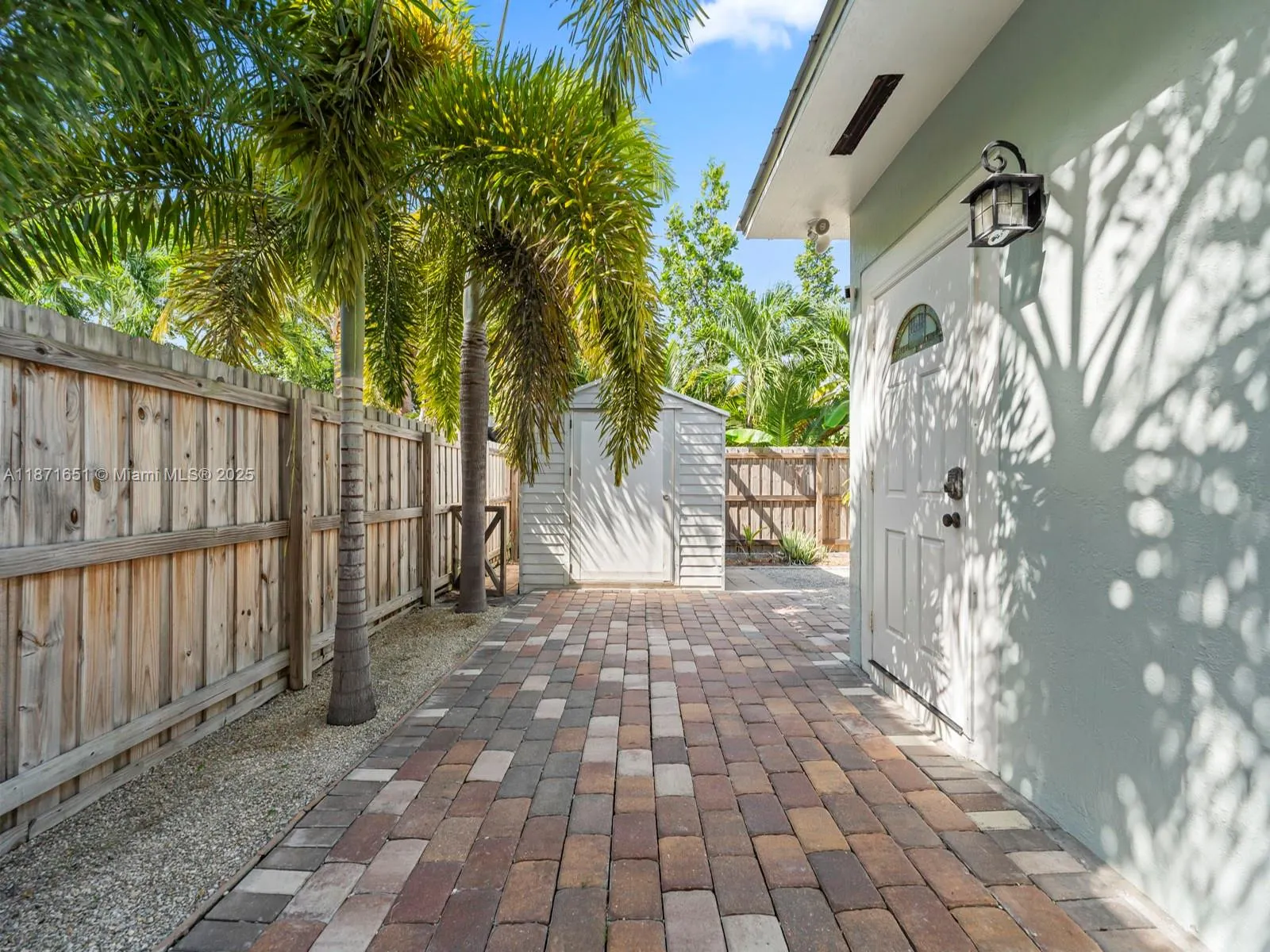 6 SE Marlin Ave