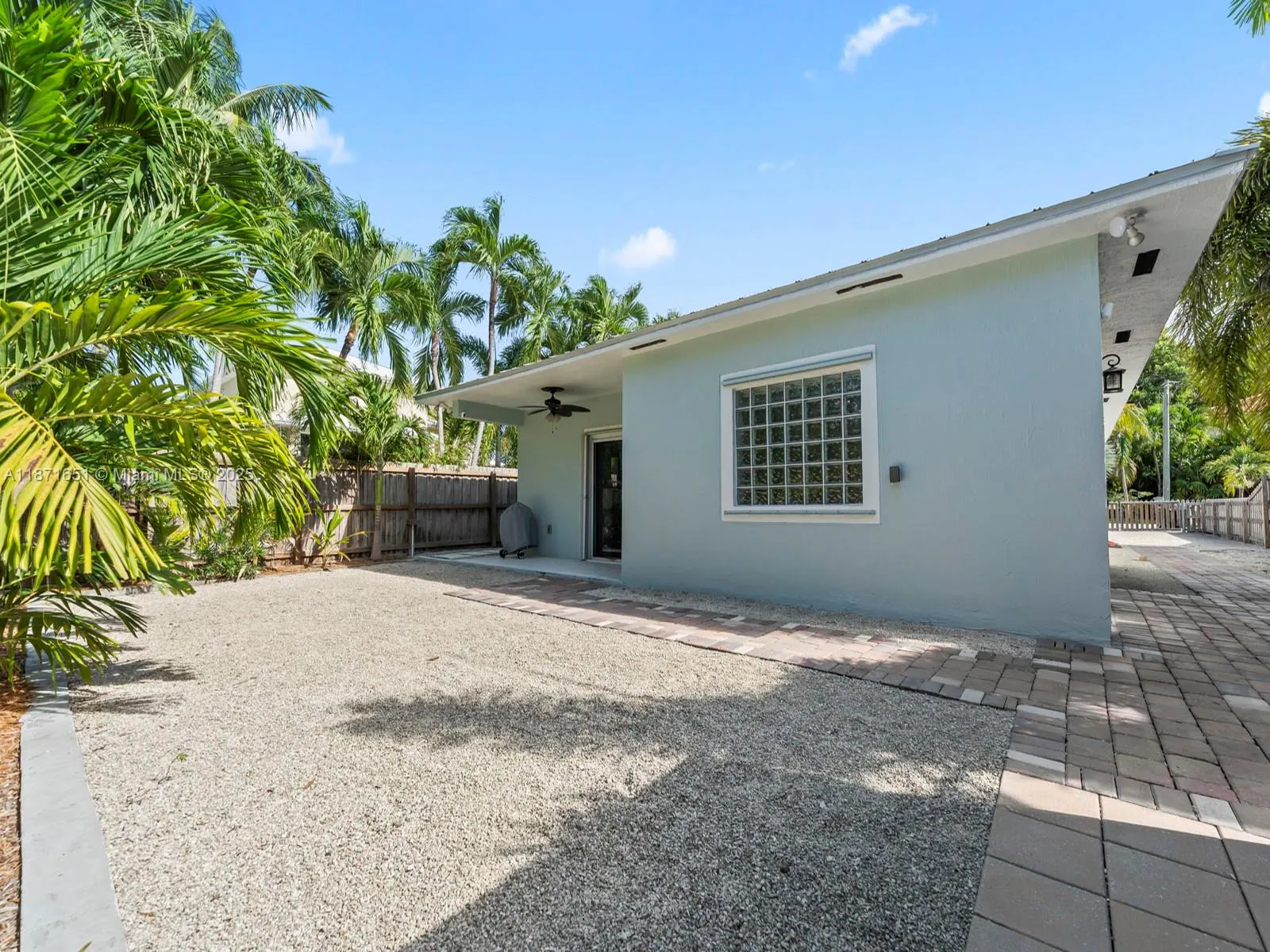 6 SE Marlin Ave