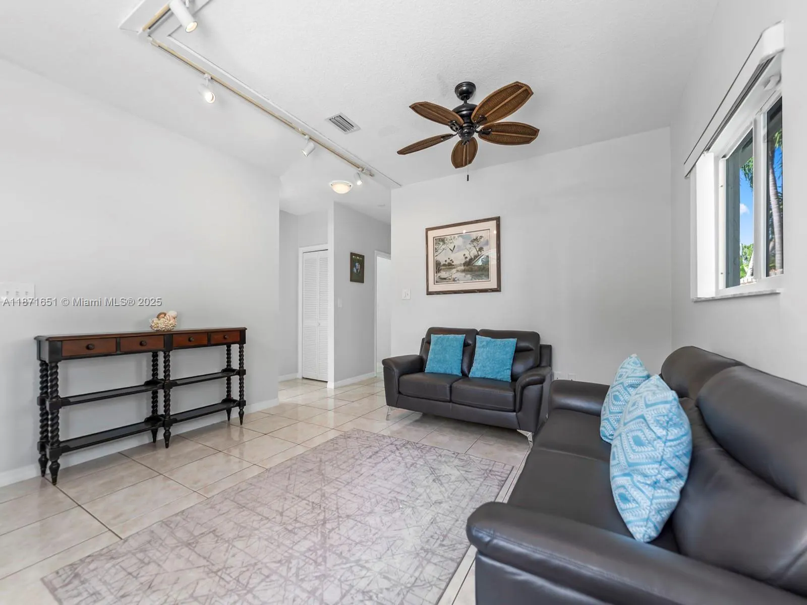 6 SE Marlin Ave