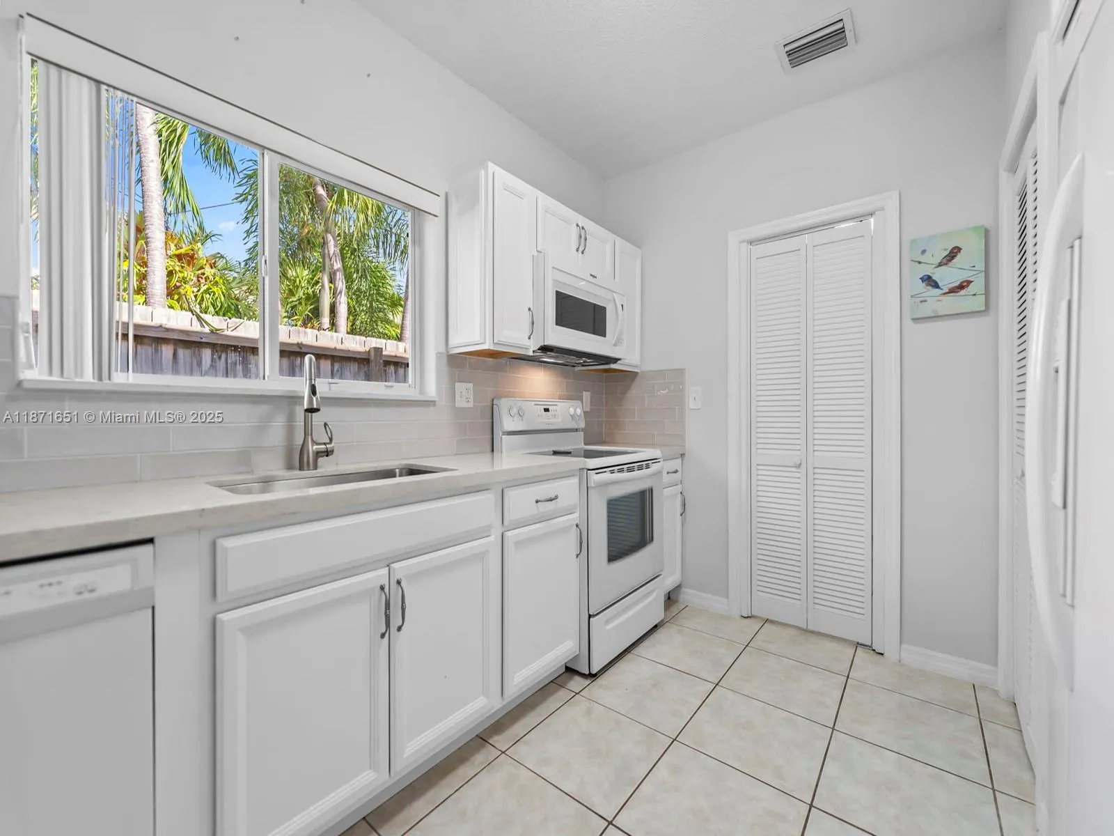 6 SE Marlin Ave