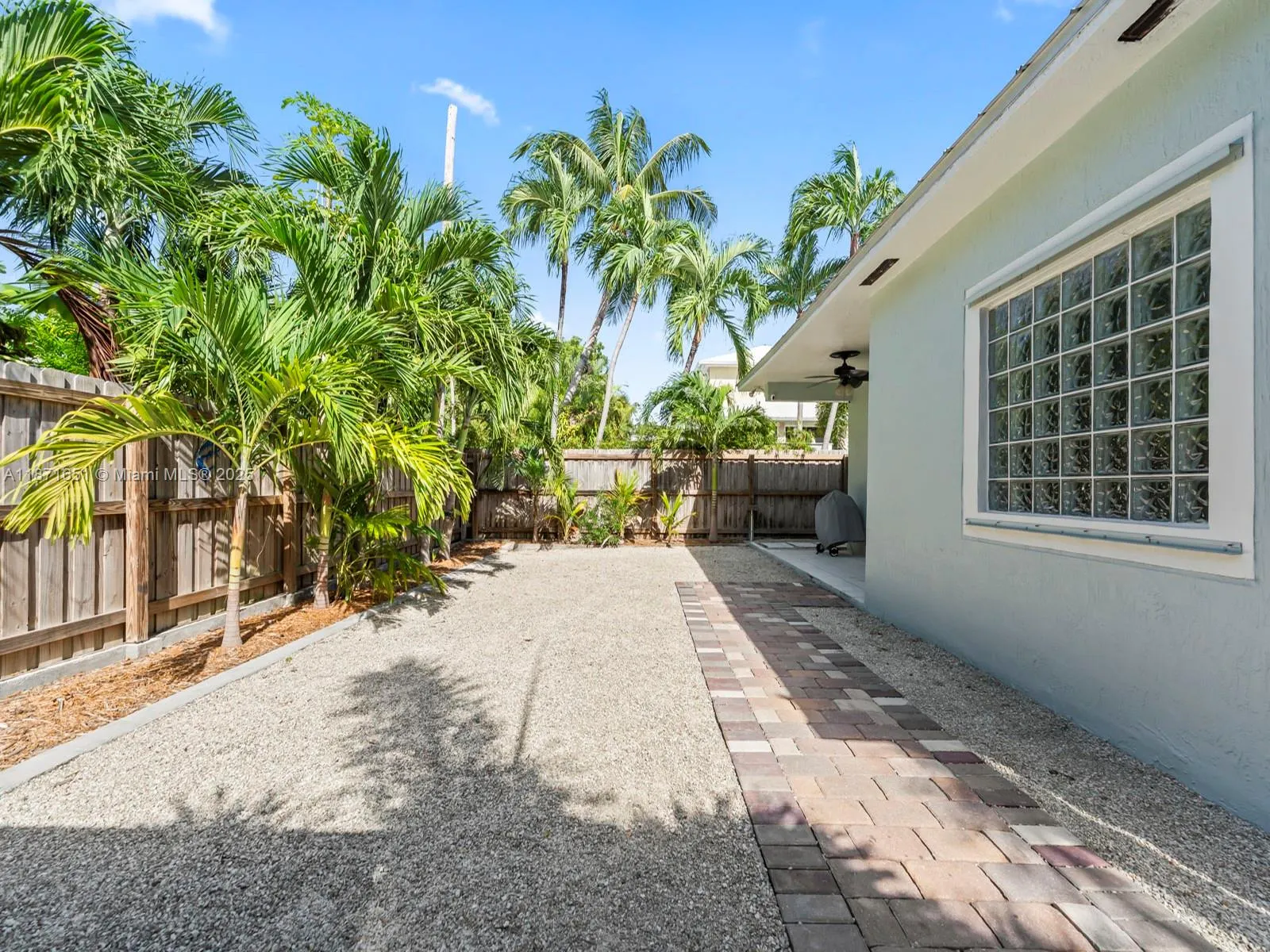 6 SE Marlin Ave