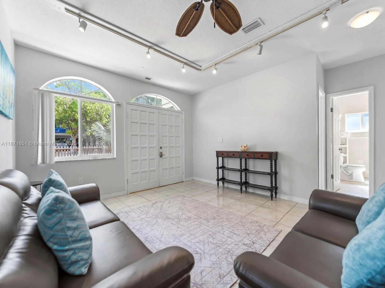 6 SE Marlin Ave