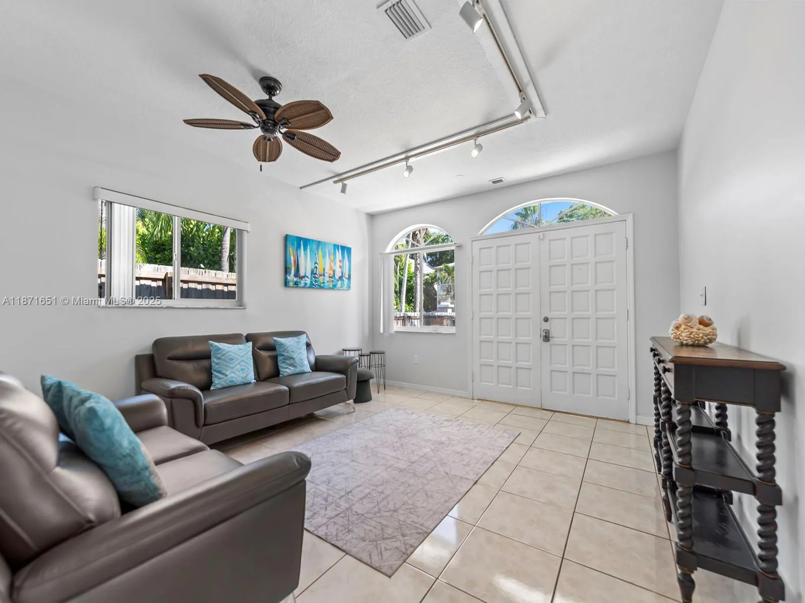 6 SE Marlin Ave