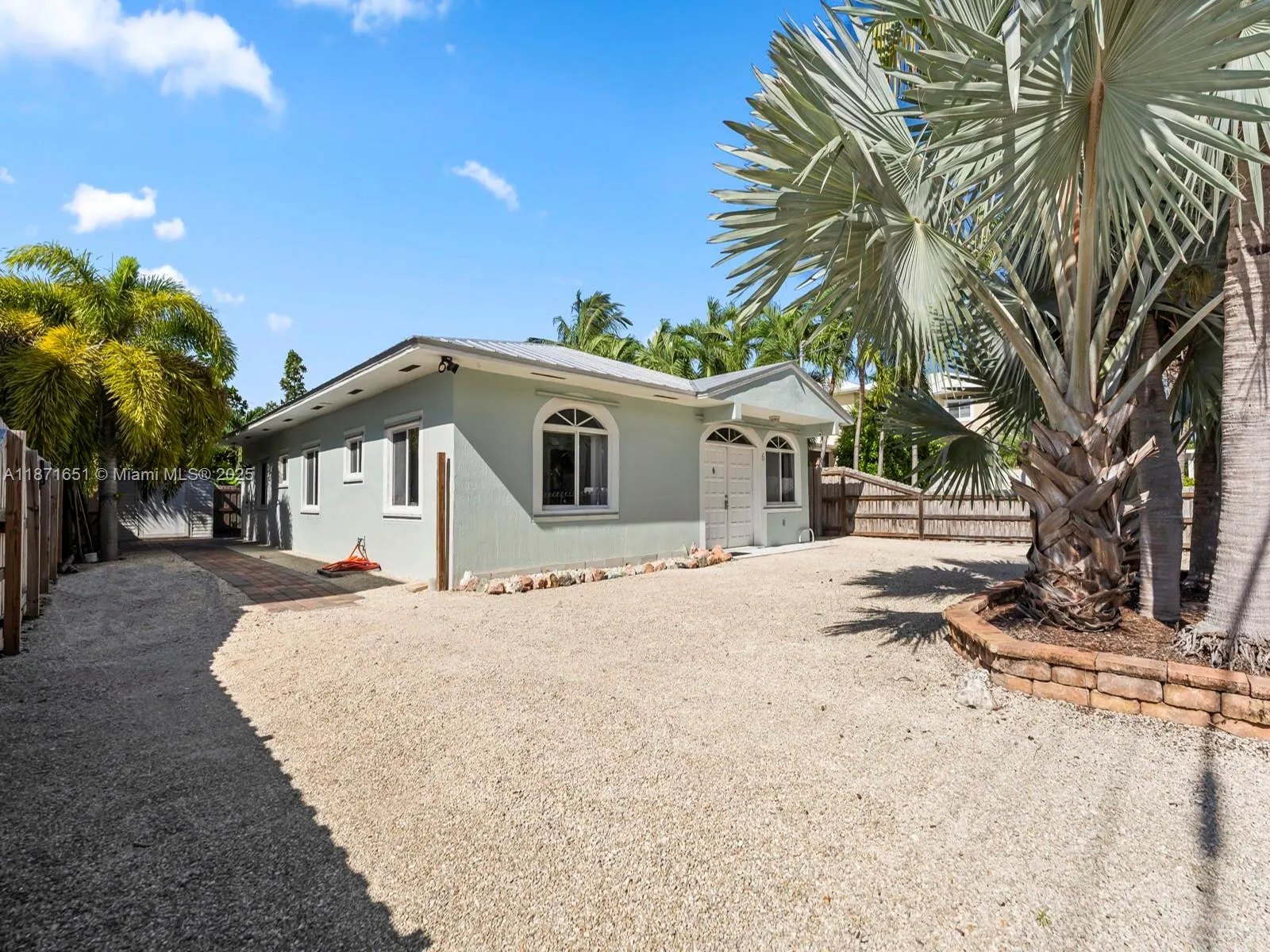 6 SE Marlin Ave