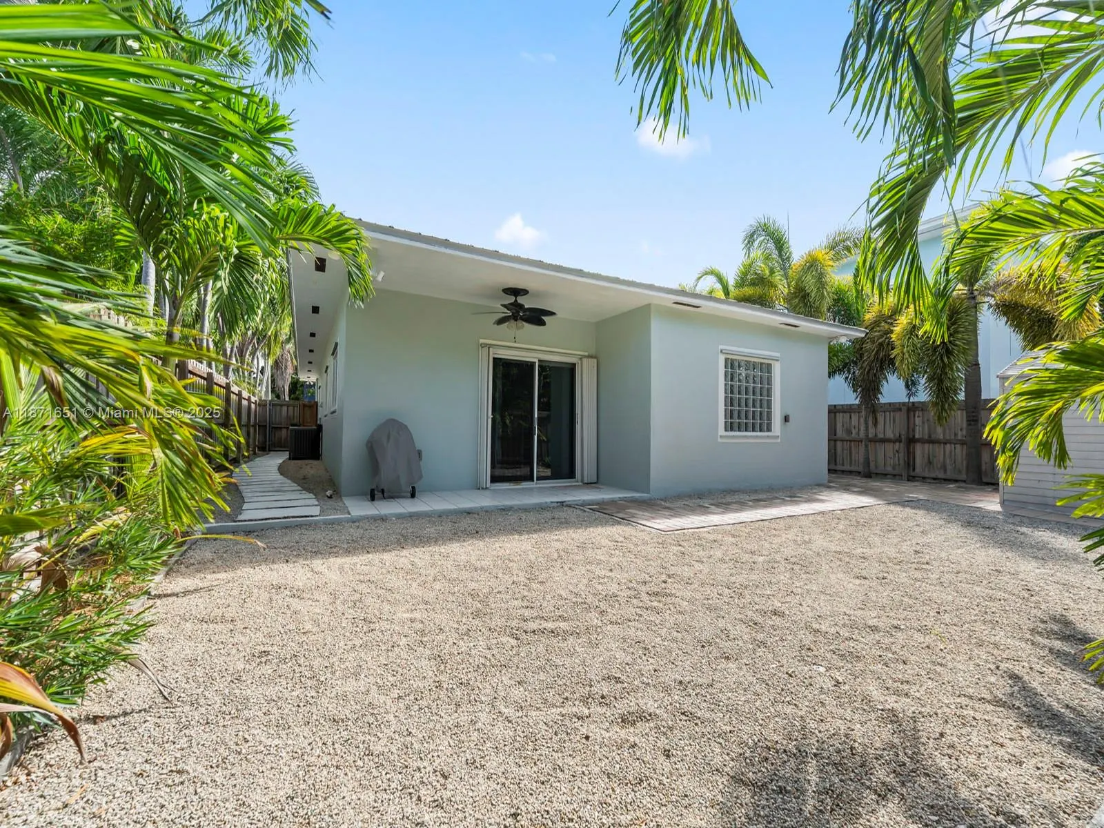 6 SE Marlin Ave