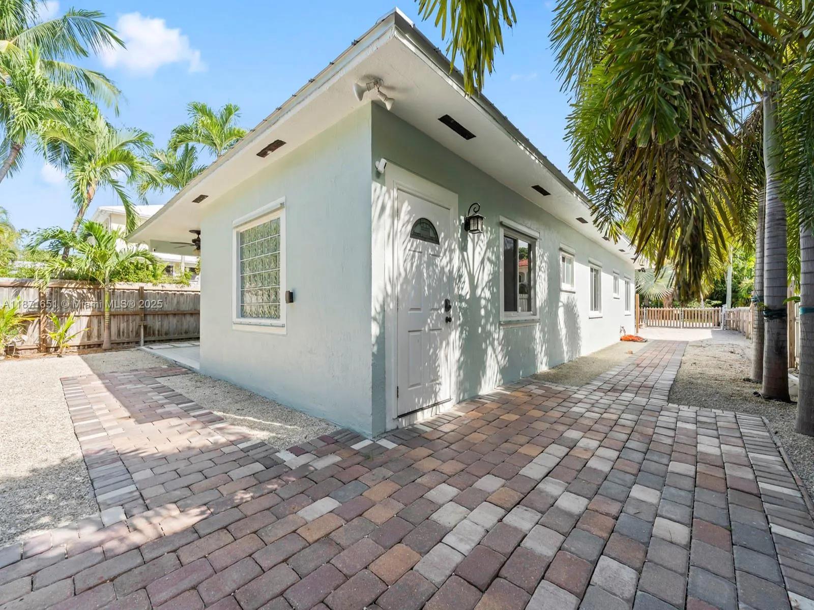 6 SE Marlin Ave