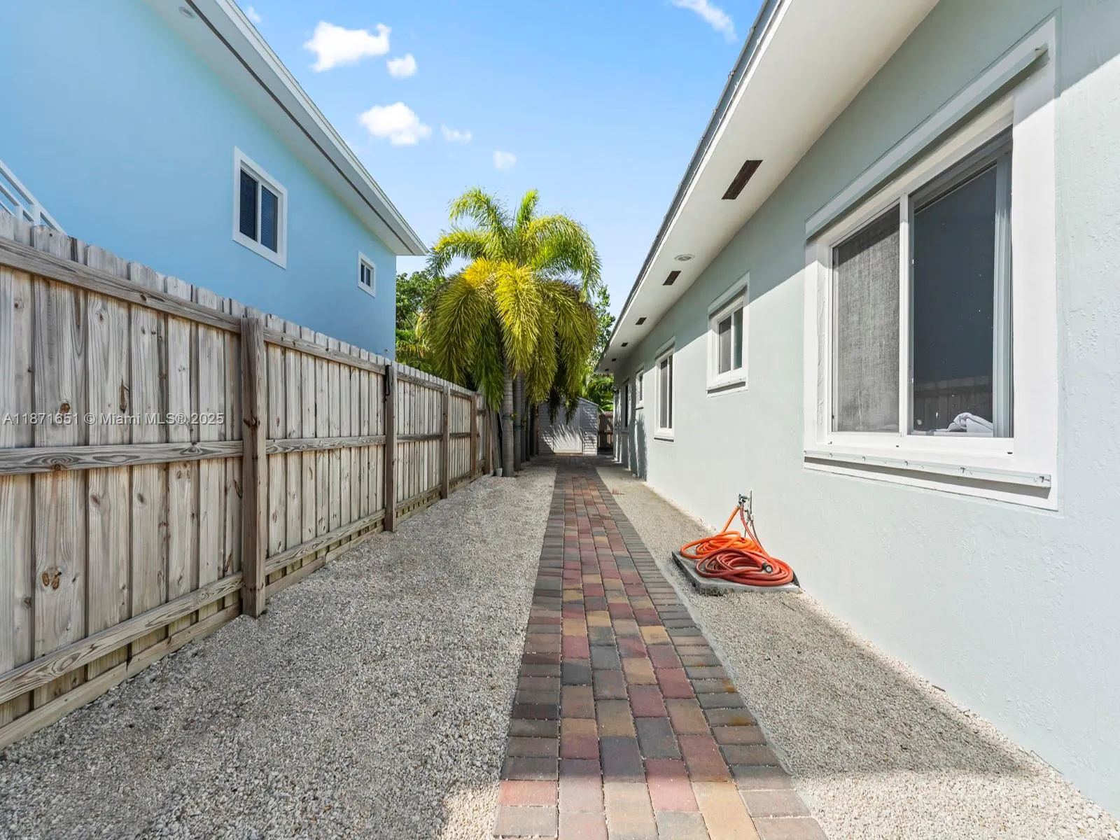 6 SE Marlin Ave