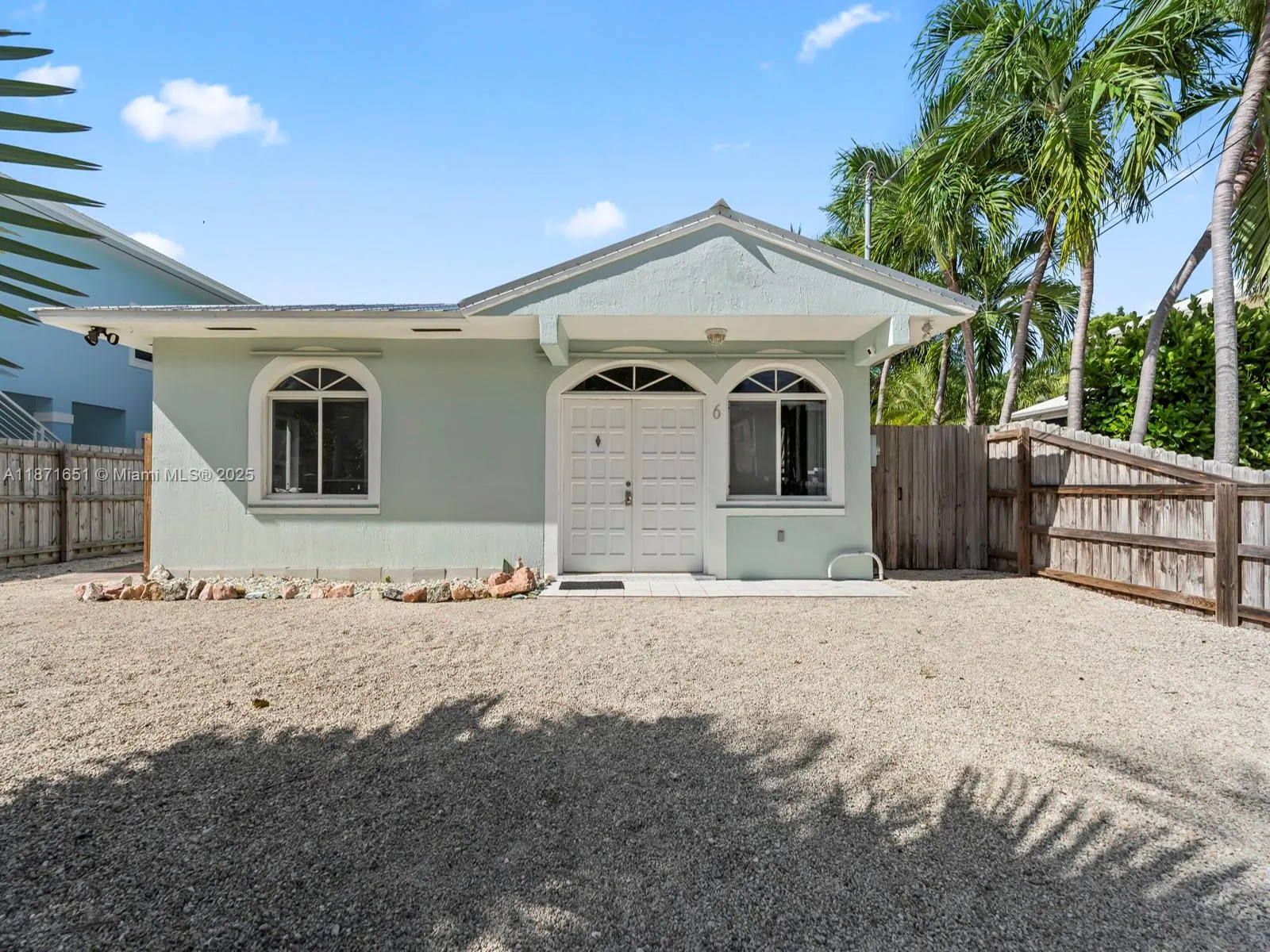 6 SE Marlin Ave