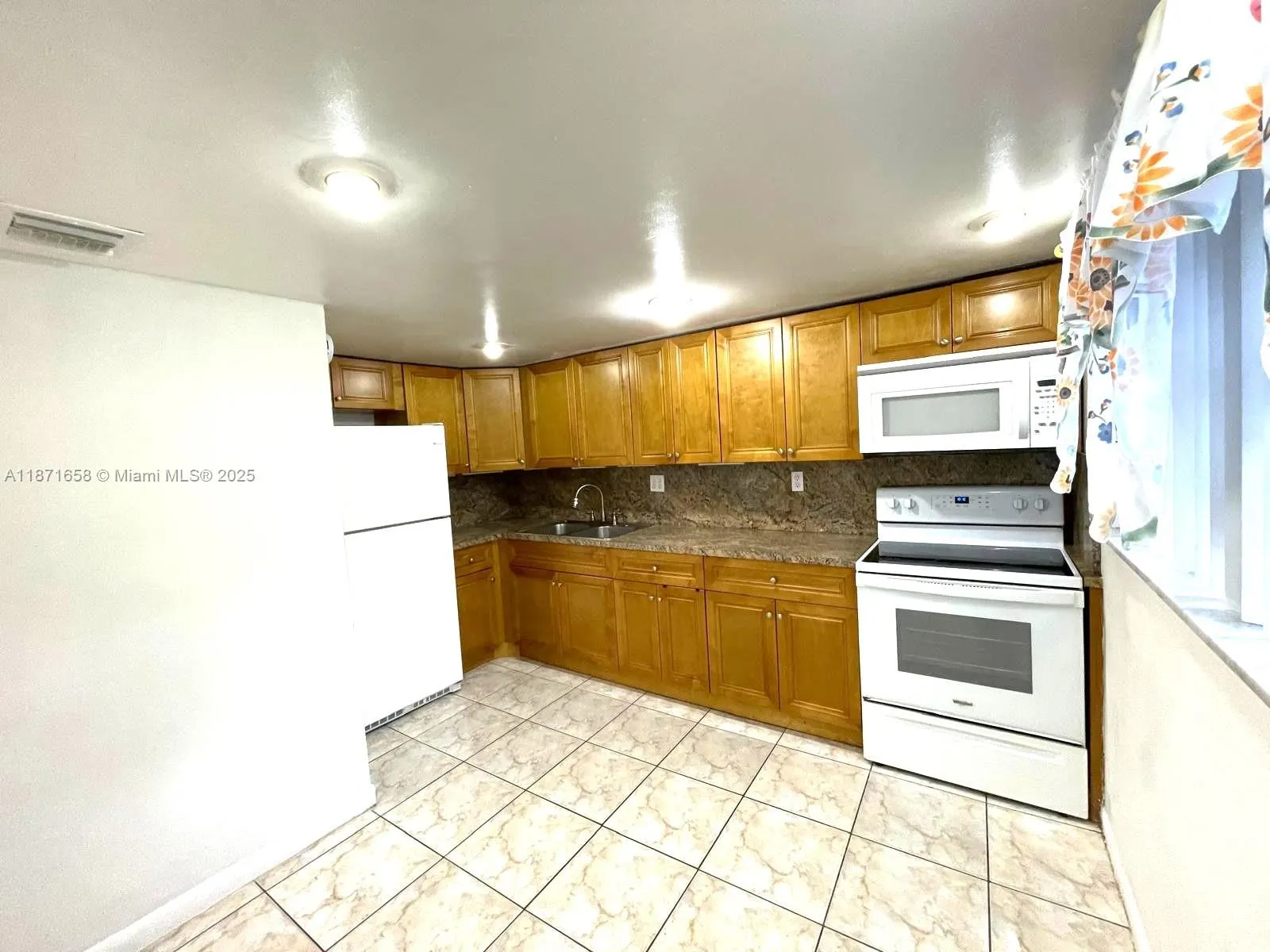 1335 W 68th St, #106