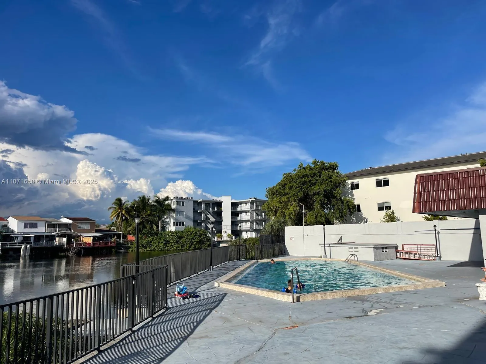 1335 W 68th St, #106