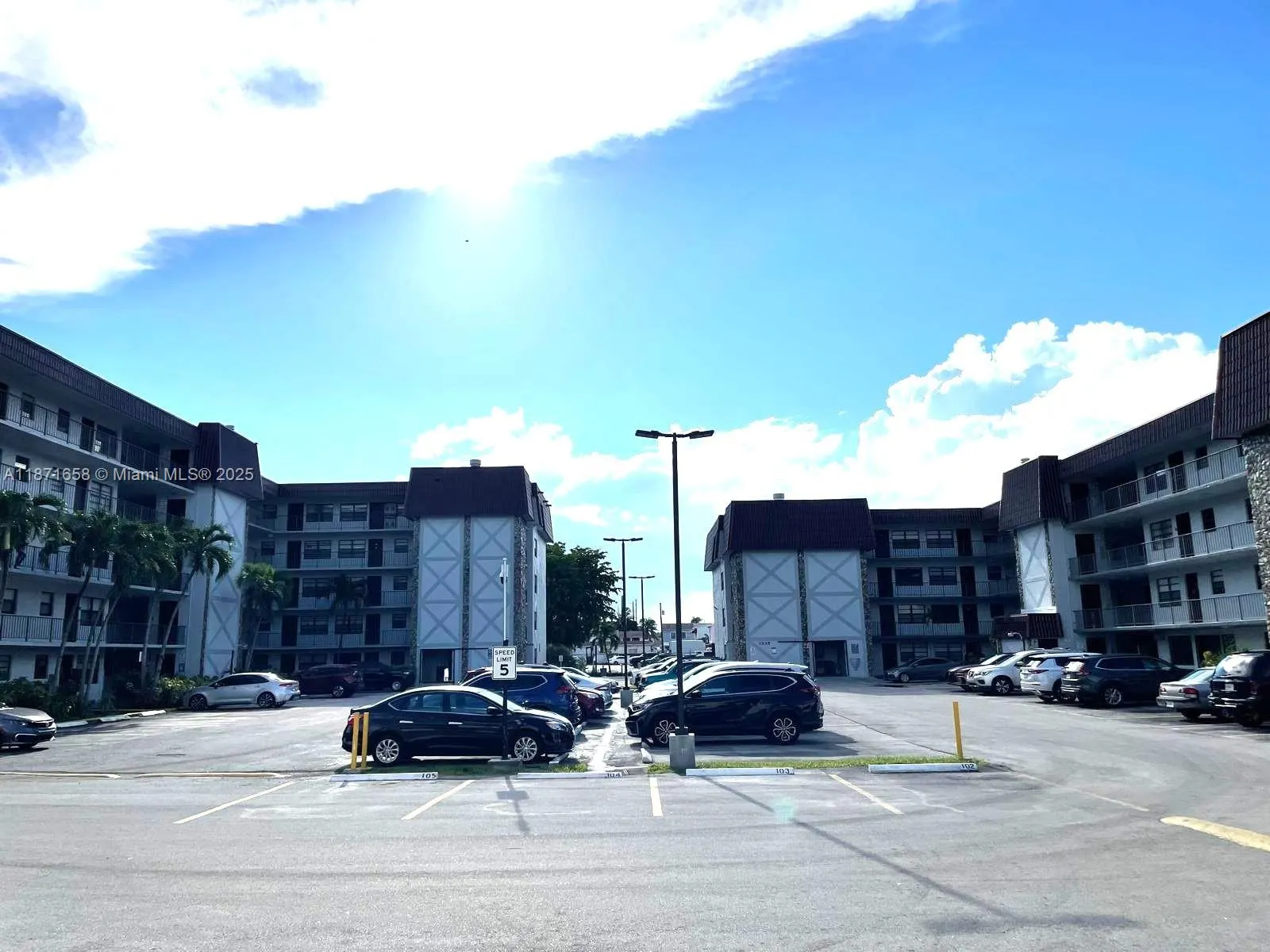 1335 W 68th St, #106