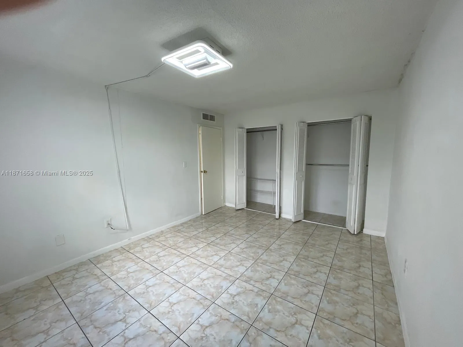 1335 W 68th St, #106