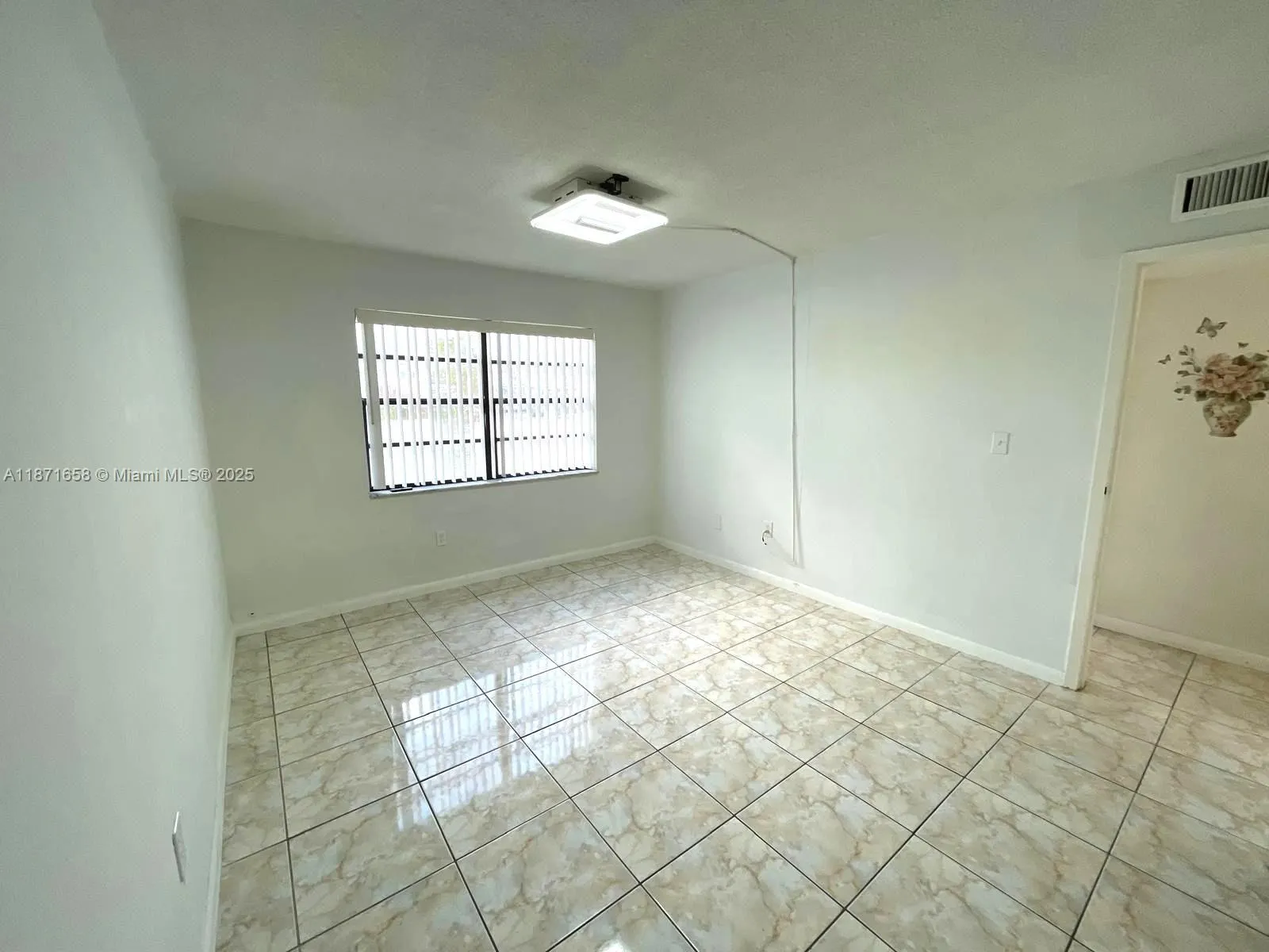 1335 W 68th St, #106