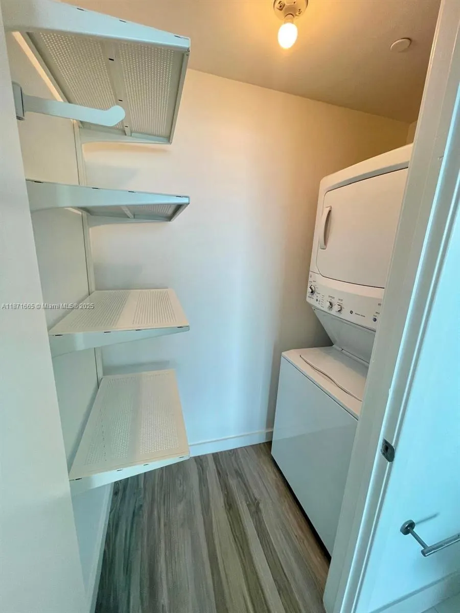 460 NE 28th St, #1802