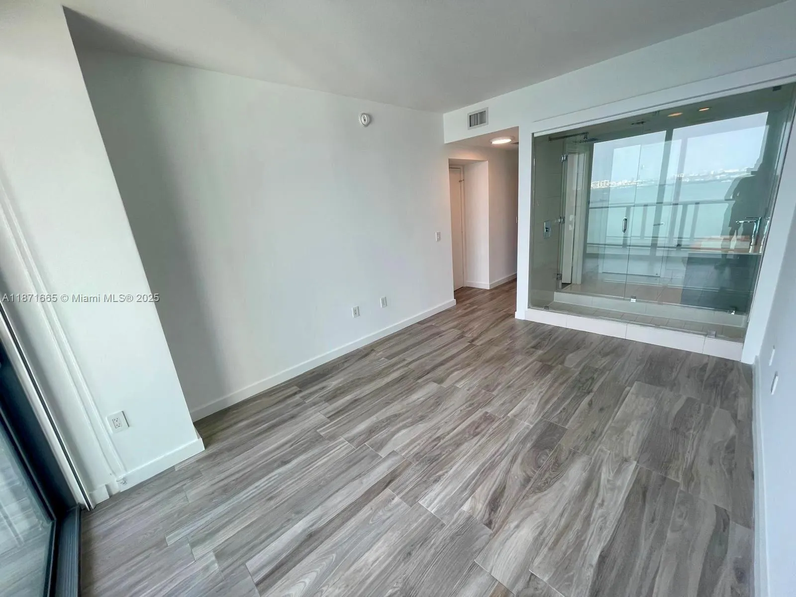 460 NE 28th St, #1802
