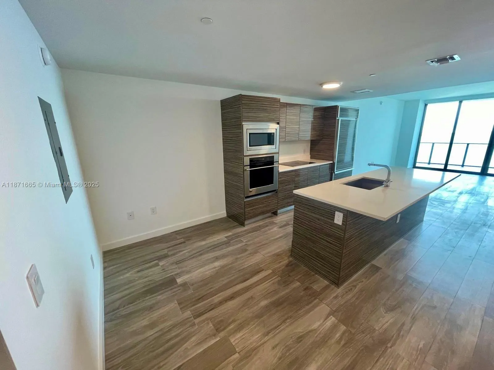 460 NE 28th St, #1802