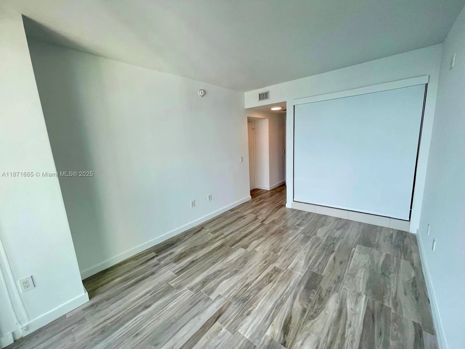 460 NE 28th St, #1802