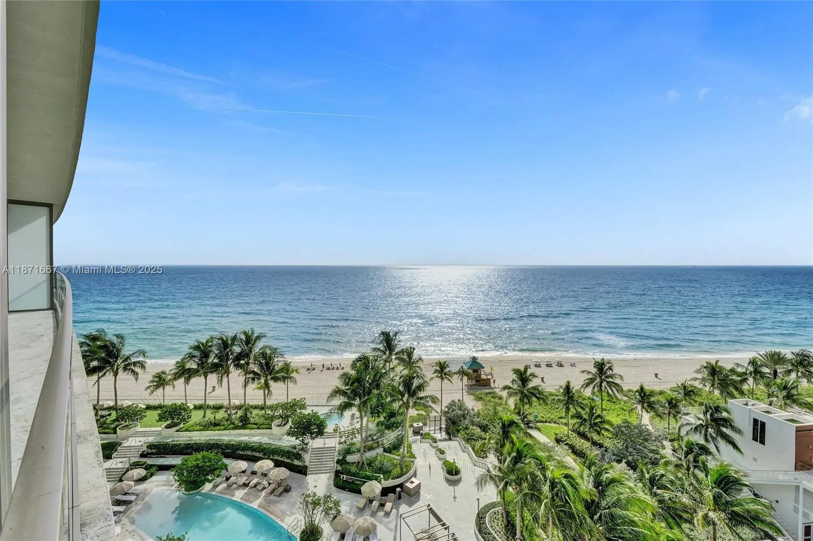 18975 Collins Ave, #704