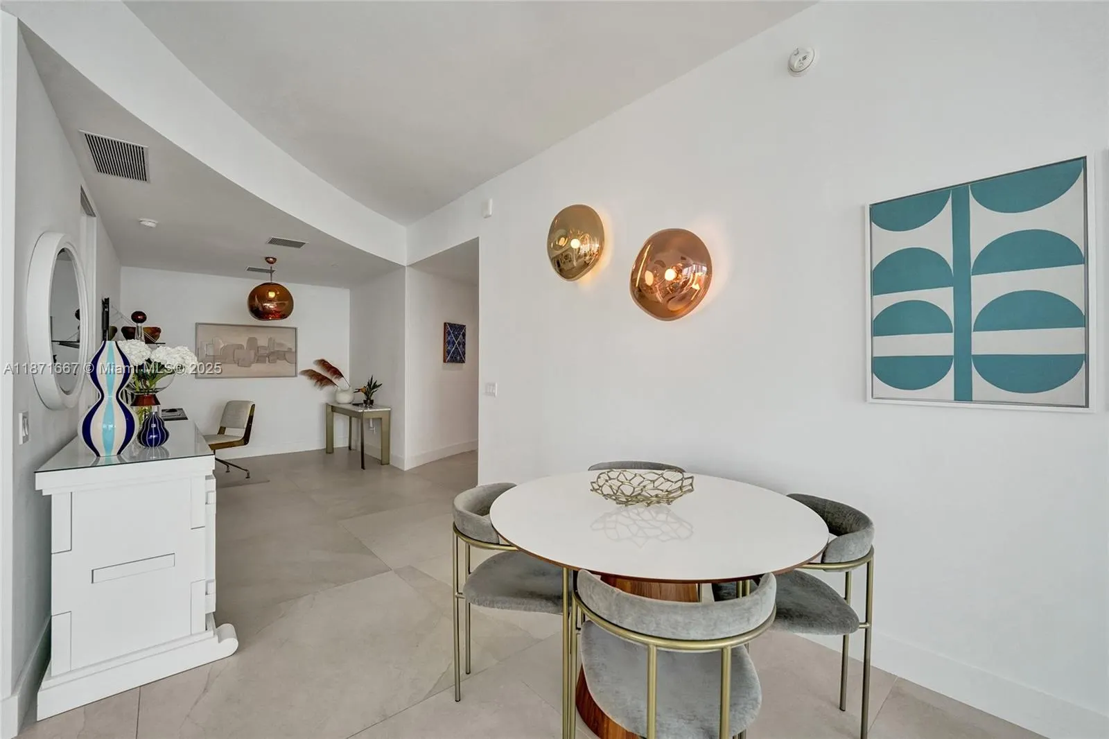 18975 Collins Ave, #704