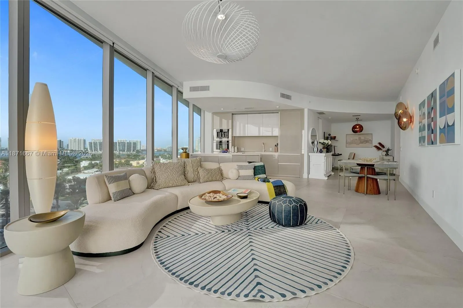 18975 Collins Ave, #704
