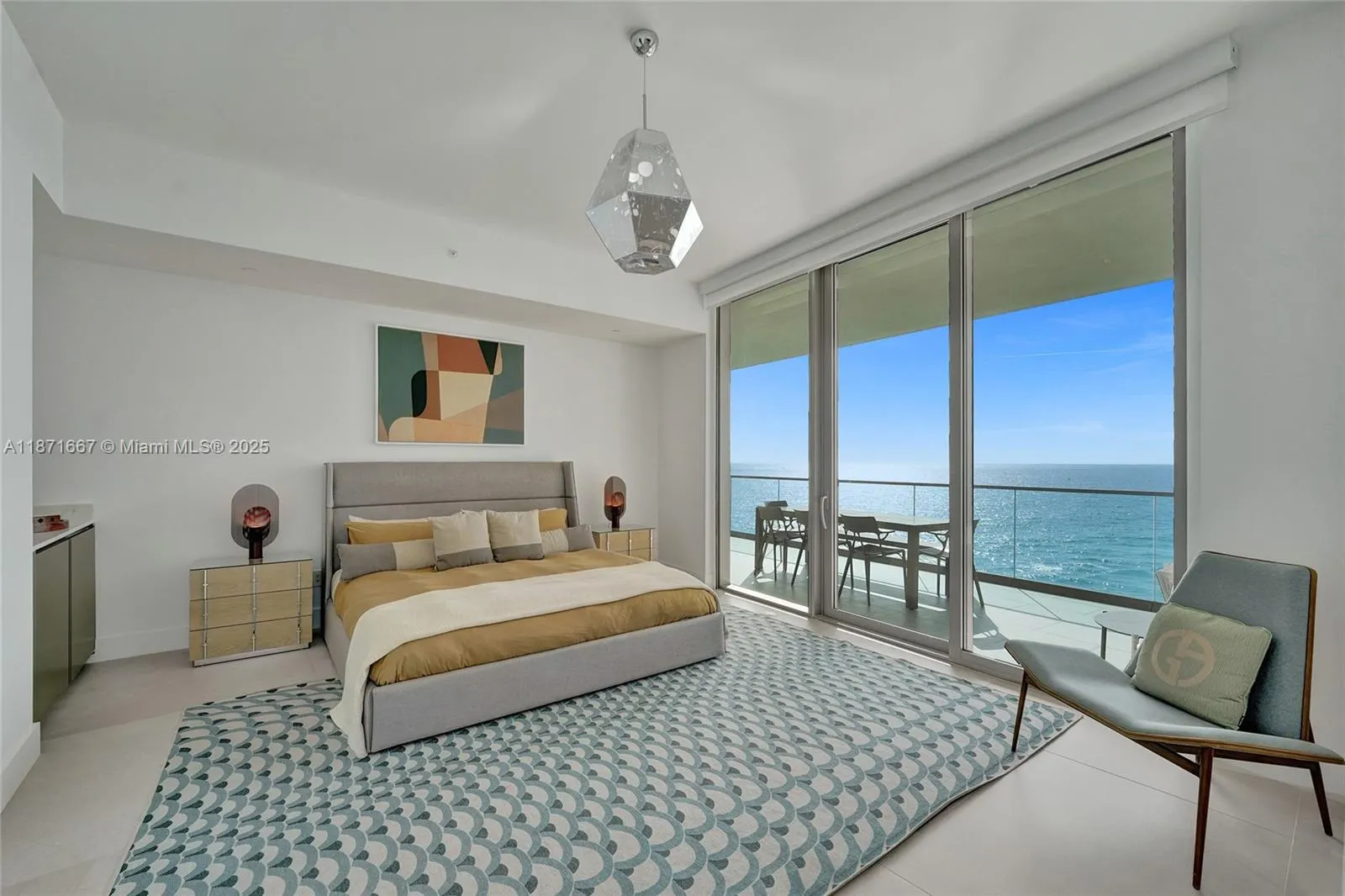 18975 Collins Ave, #704