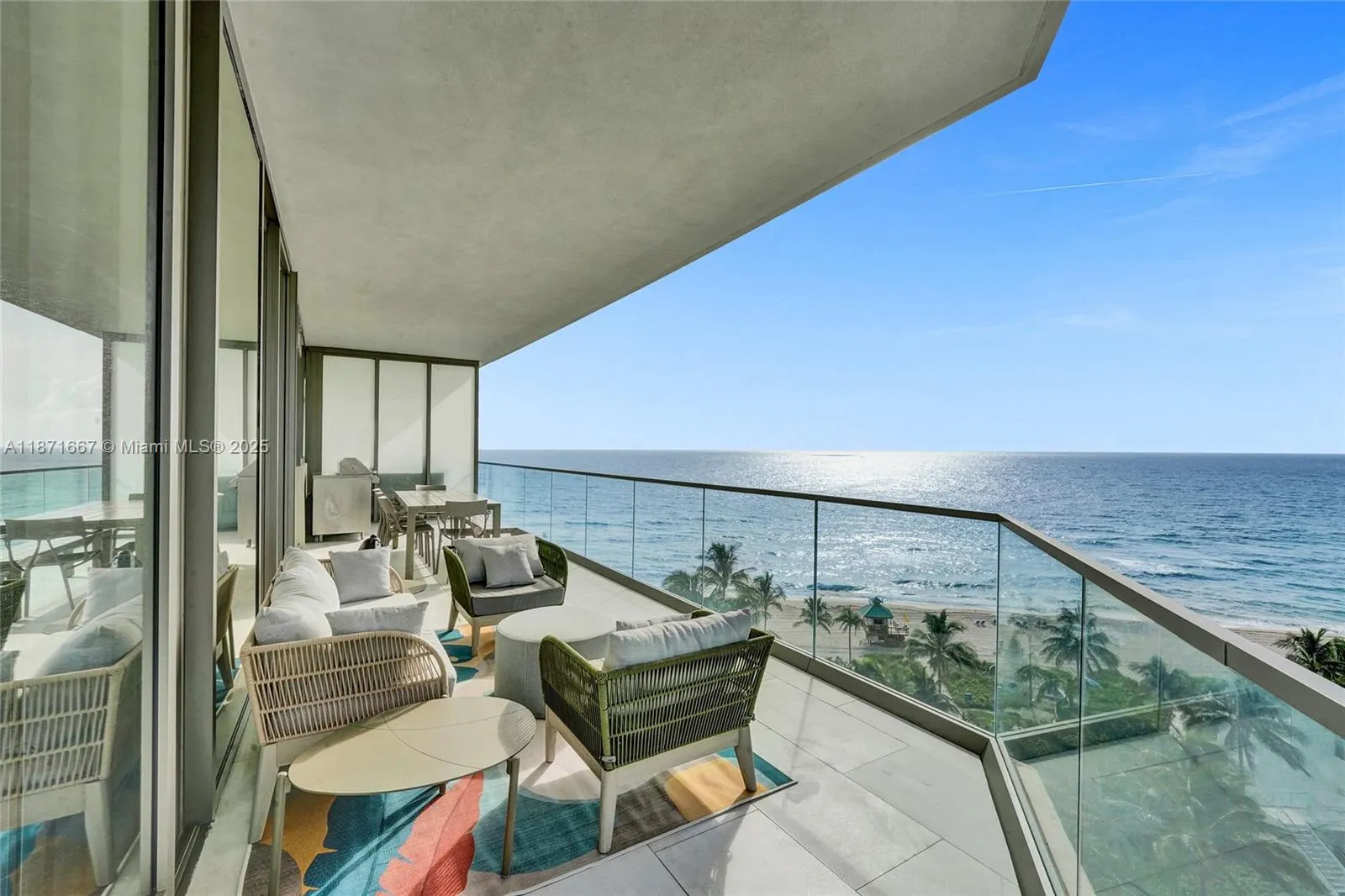 18975 Collins Ave, #704