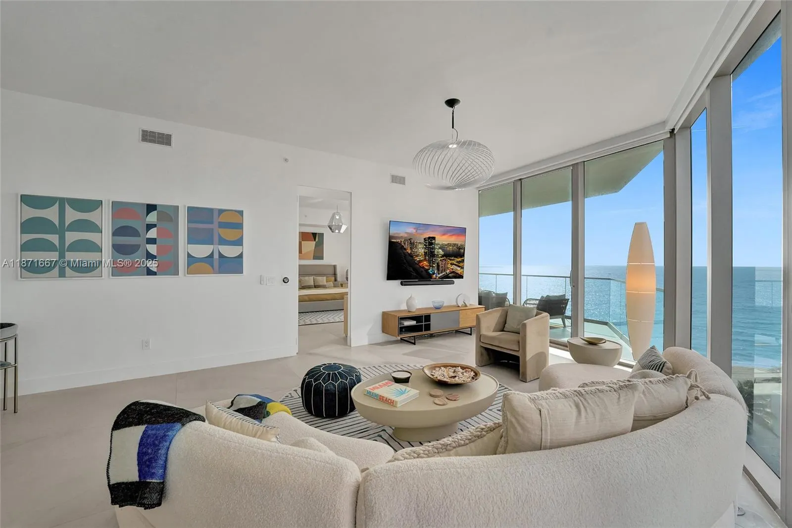 18975 Collins Ave, #704