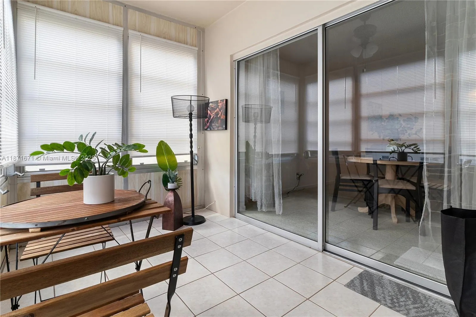 4047 NW 16th St, #305