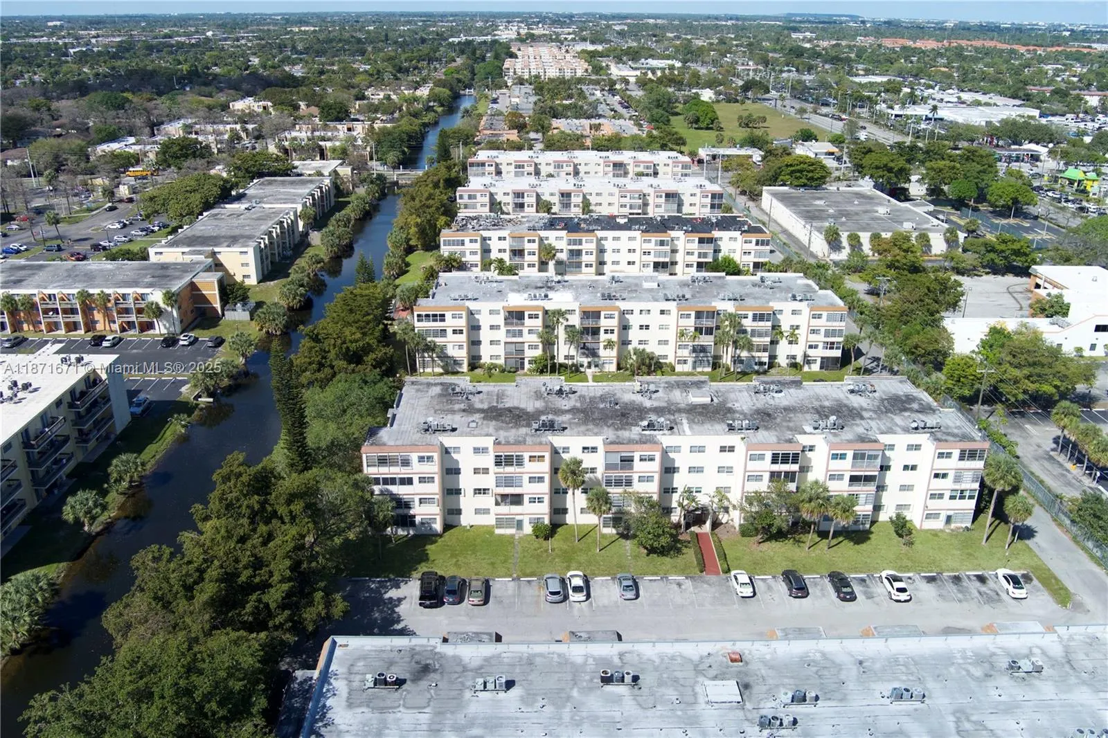 4047 NW 16th St, #305