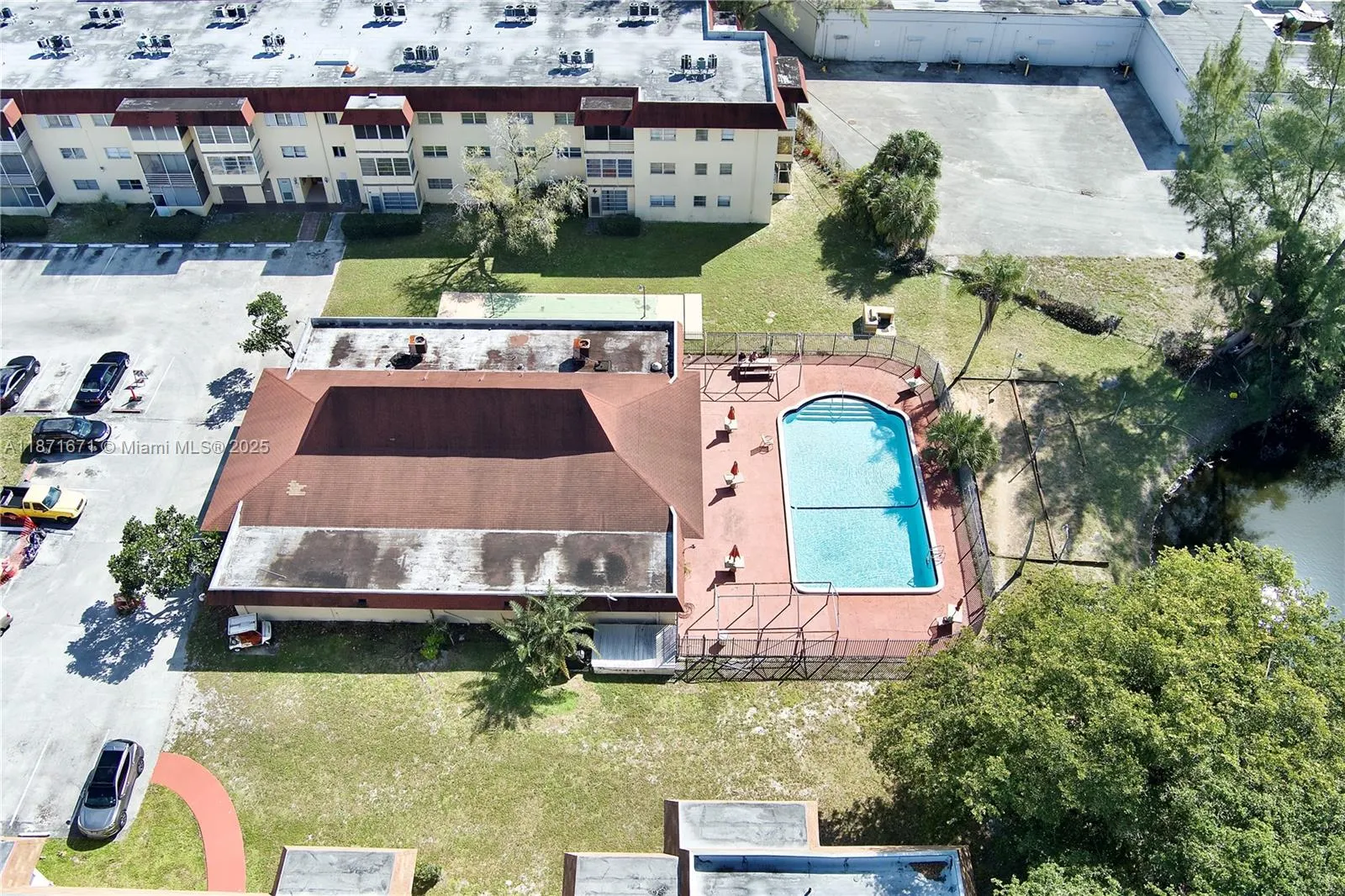 4047 NW 16th St, #305