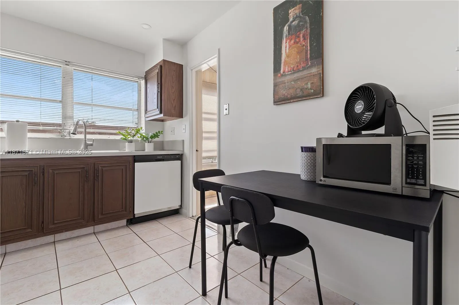 4047 NW 16th St, #305
