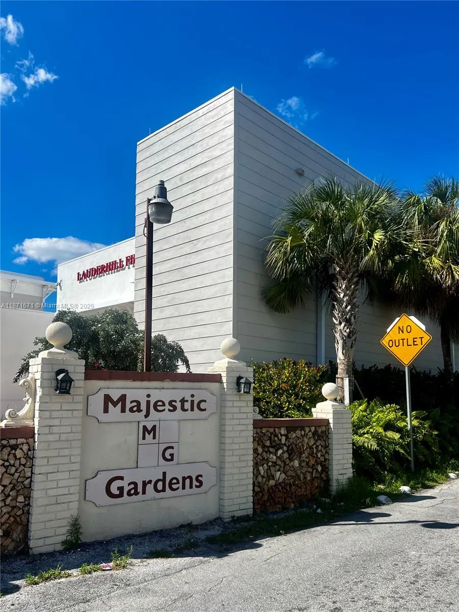4047 NW 16th St, #305