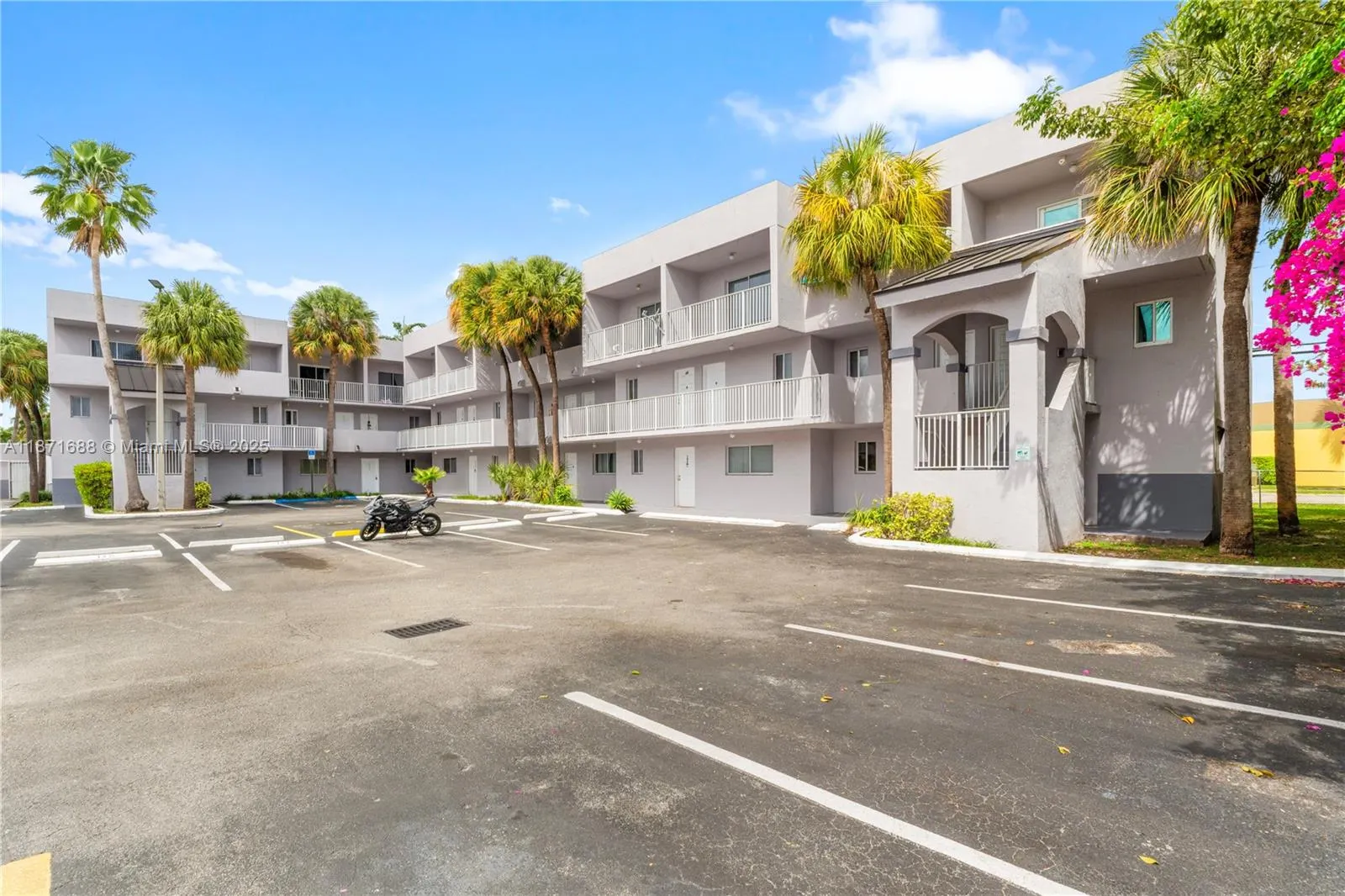 2660 W 76th St, #106