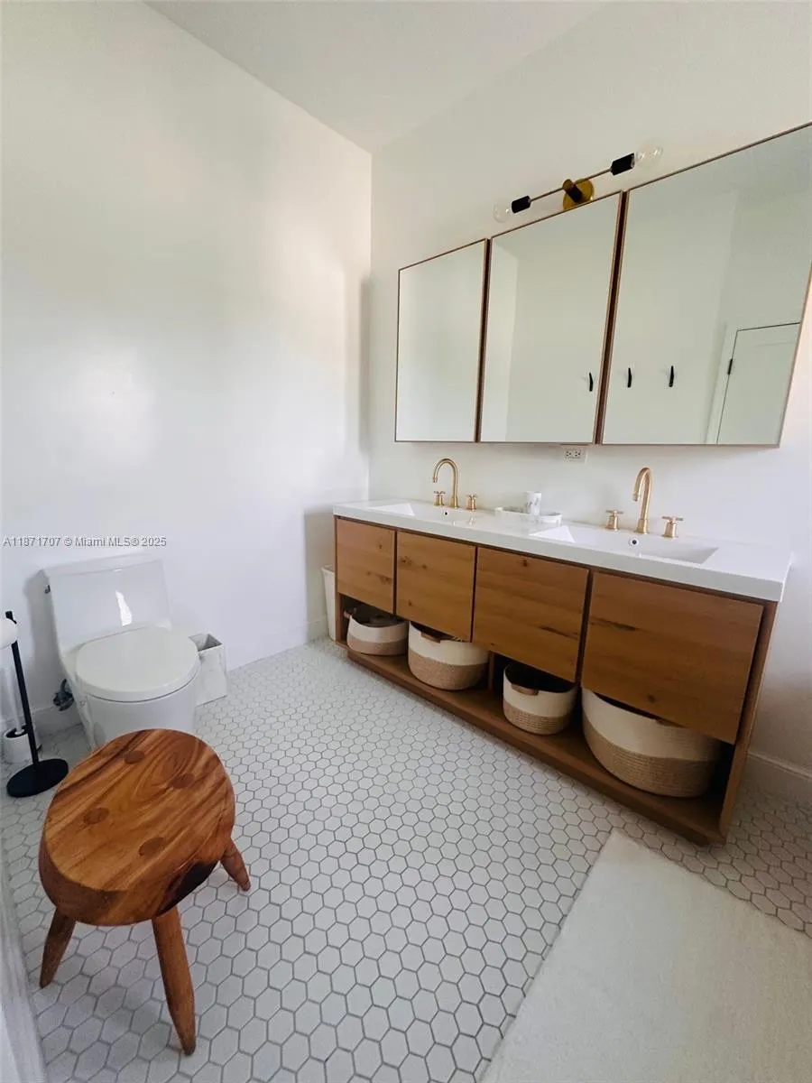375 Plymouth Rd, #0