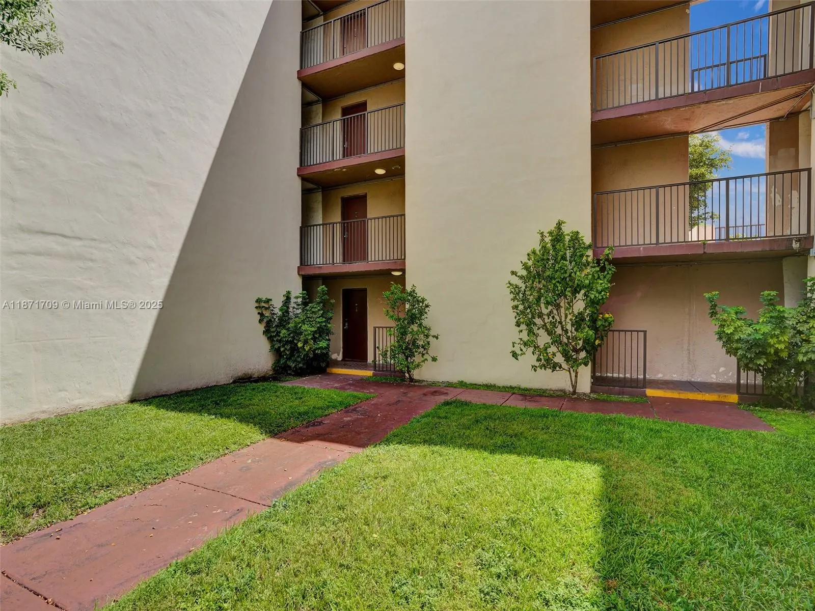 9401 SW 4th St, #114