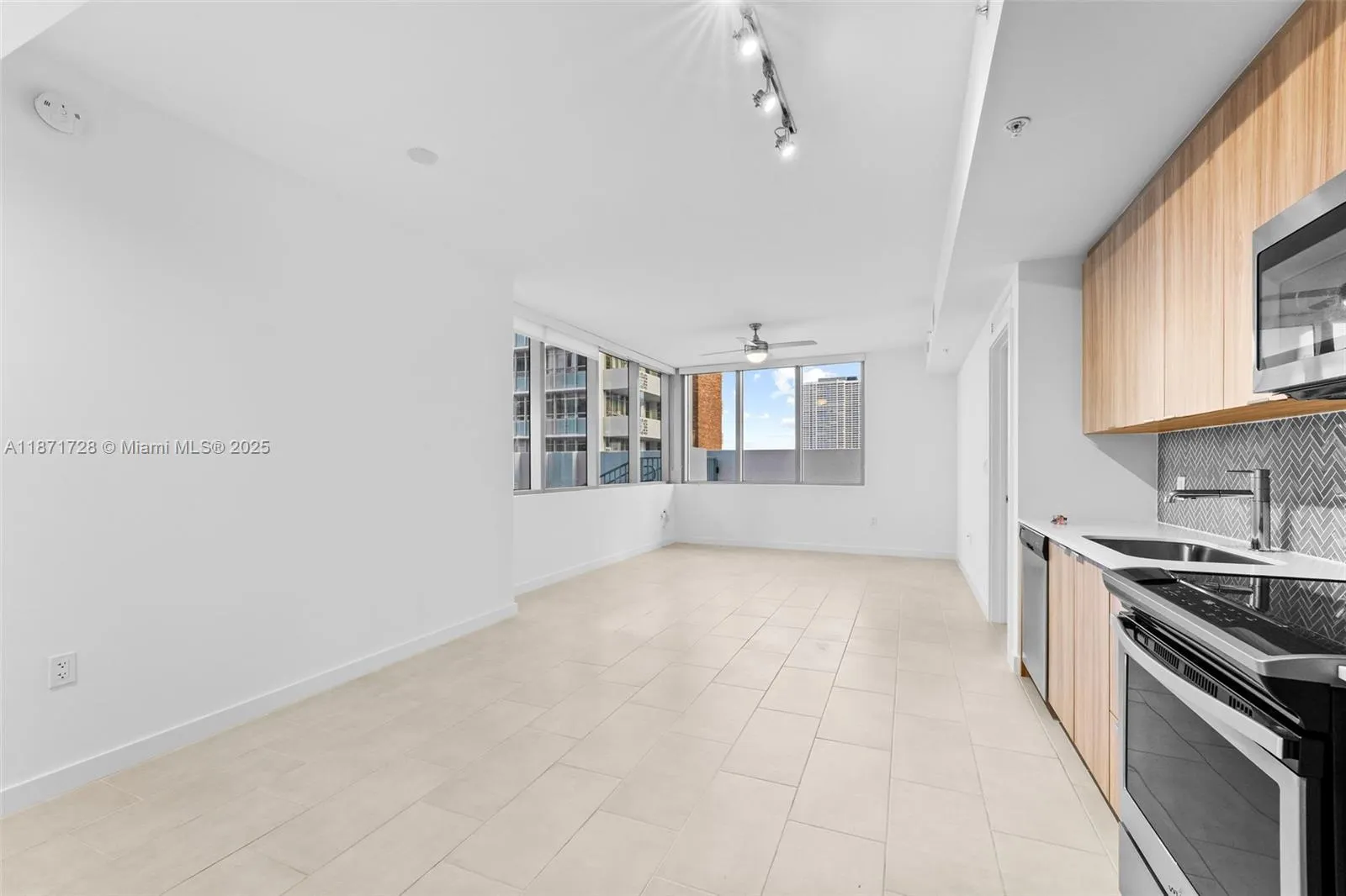 2150 N Bayshore Dr, #0204