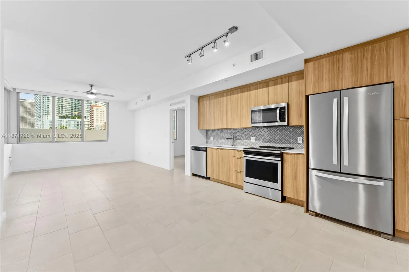 2150 N Bayshore Dr, #0204