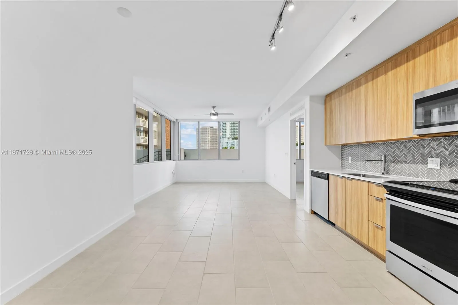 2150 N Bayshore Dr, #0204
