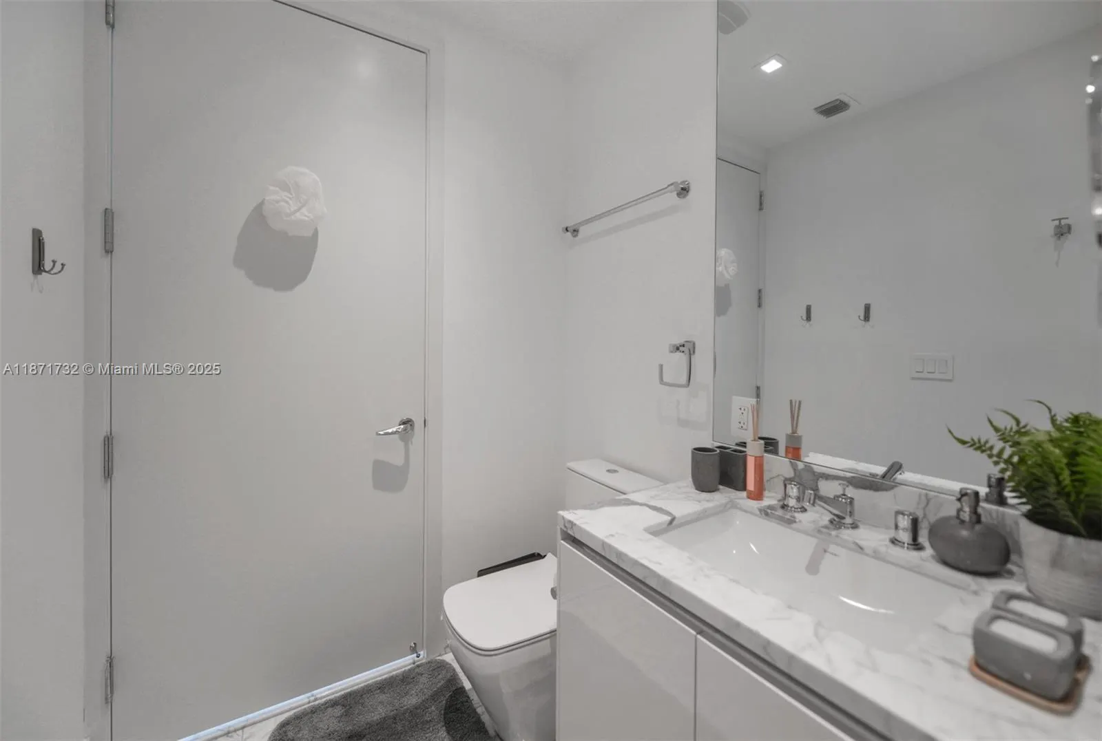16901 Collins Ave, #4005