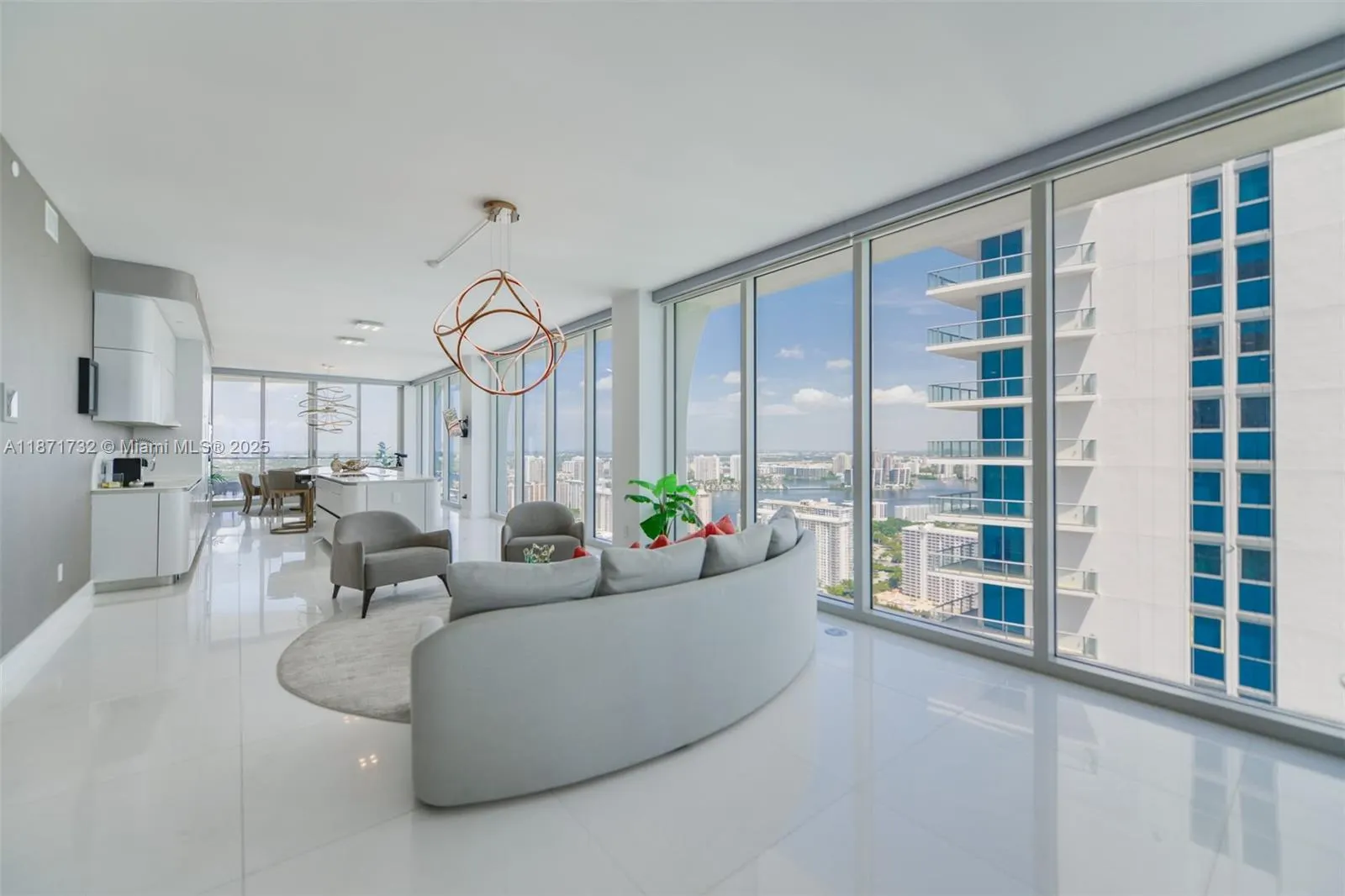 16901 Collins Ave, #4005