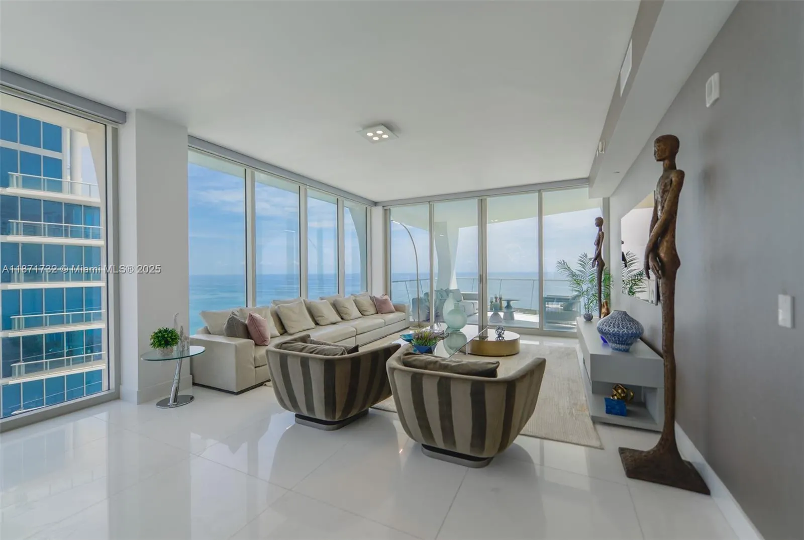 16901 Collins Ave, #4005