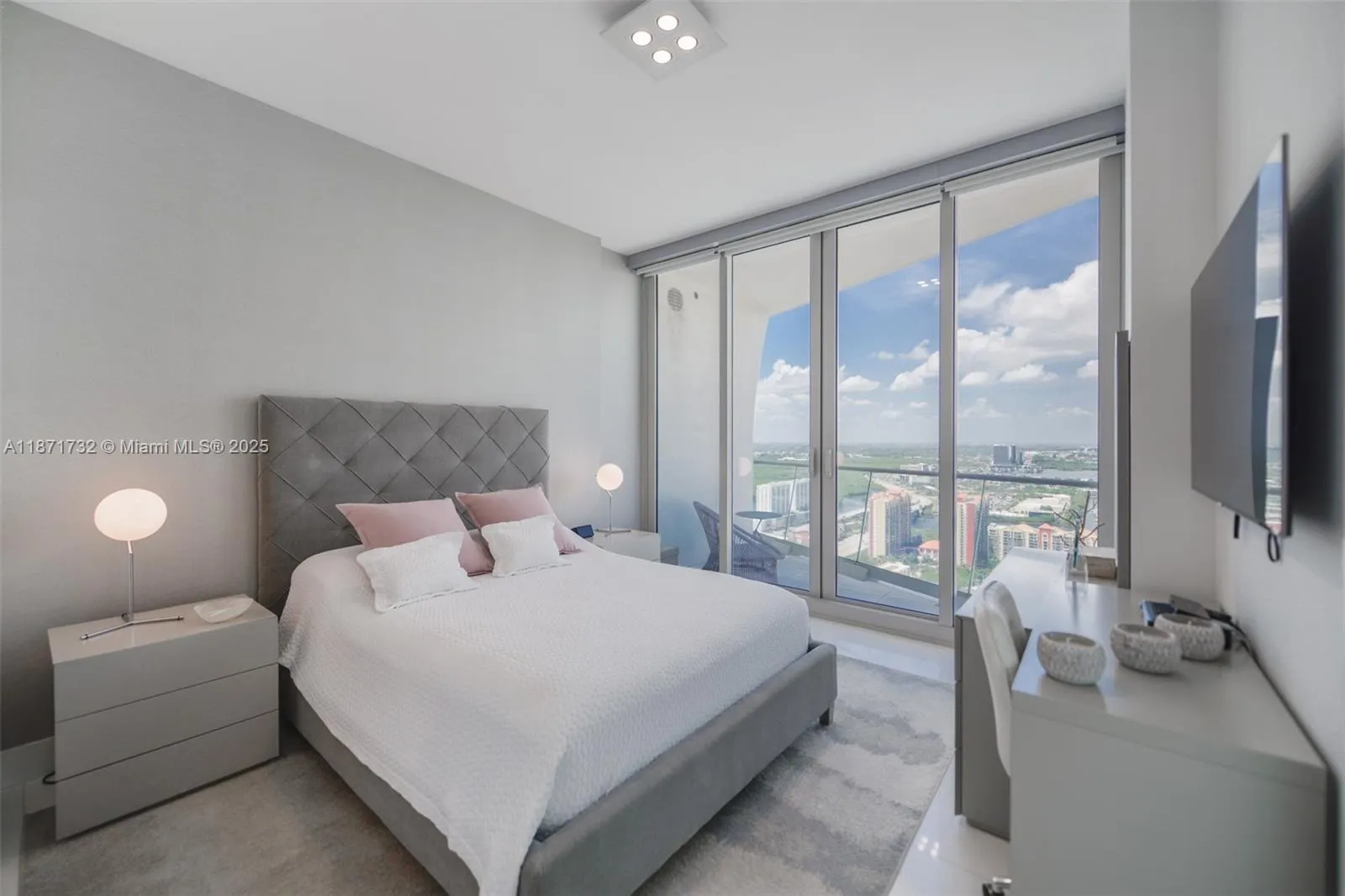 16901 Collins Ave, #4005