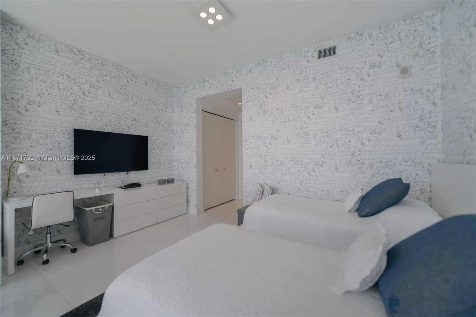 16901 Collins Ave, #4005