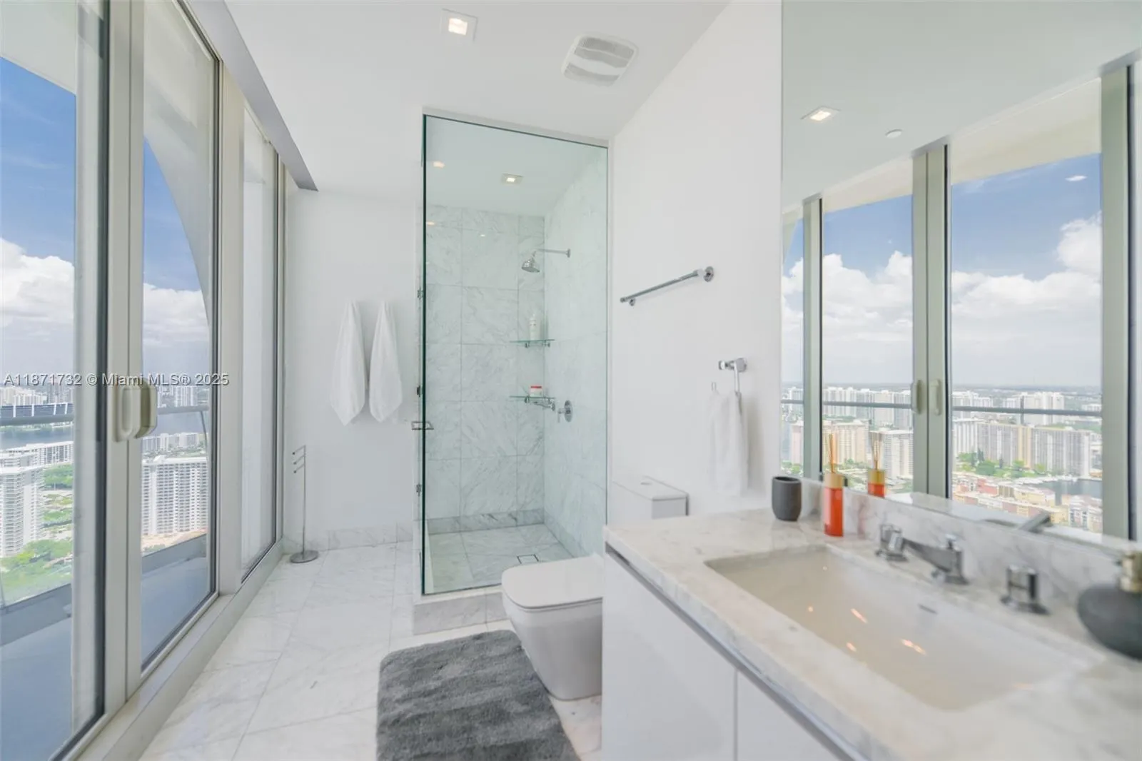 16901 Collins Ave, #4005