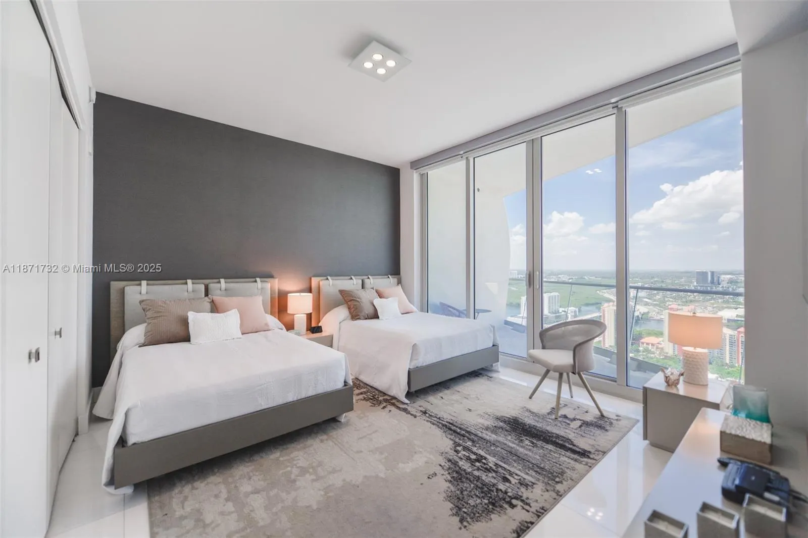 16901 Collins Ave, #4005