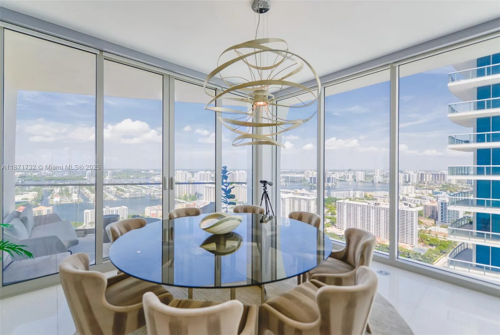 16901 Collins Ave, #4005
