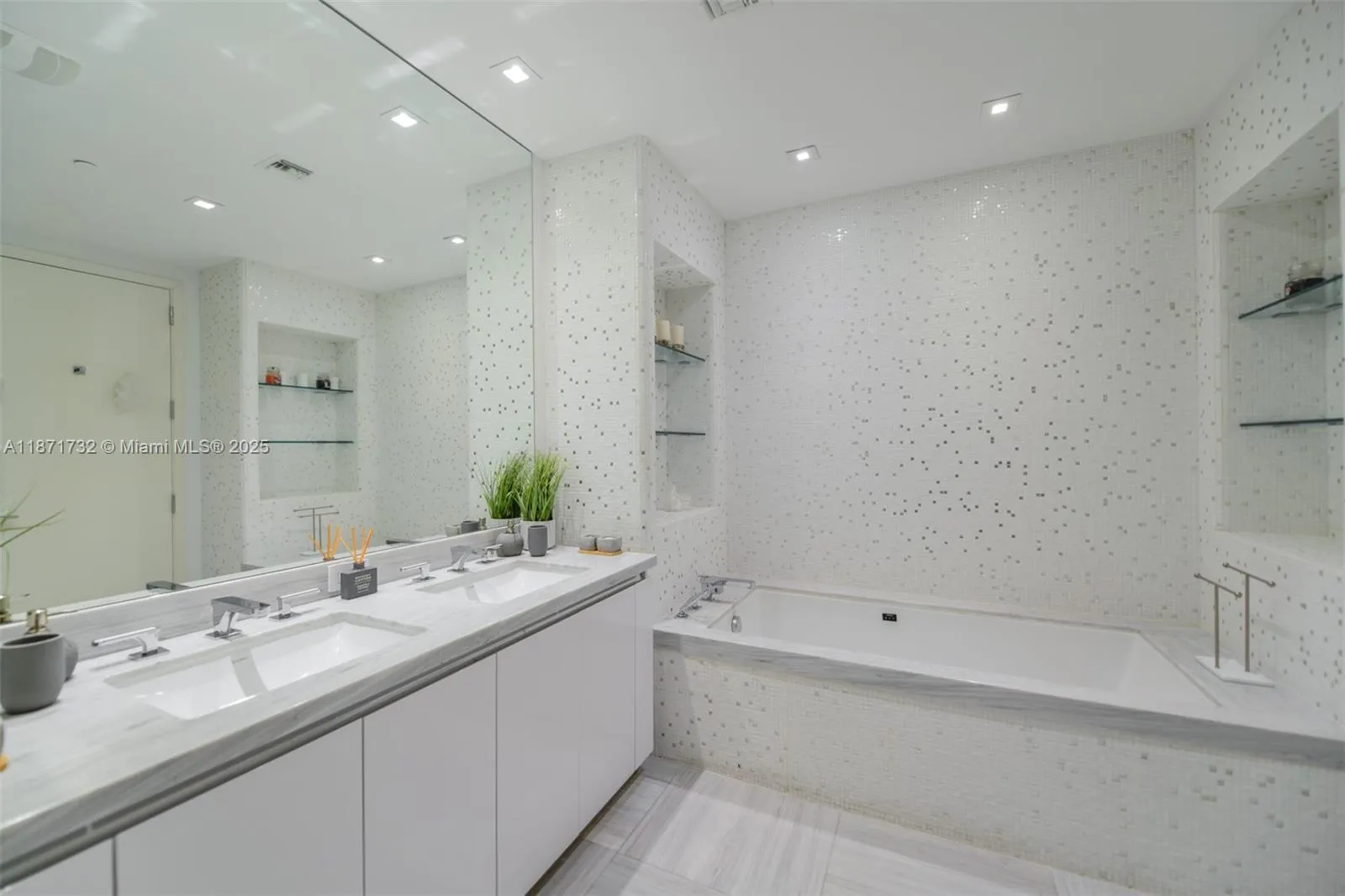 16901 Collins Ave, #4005